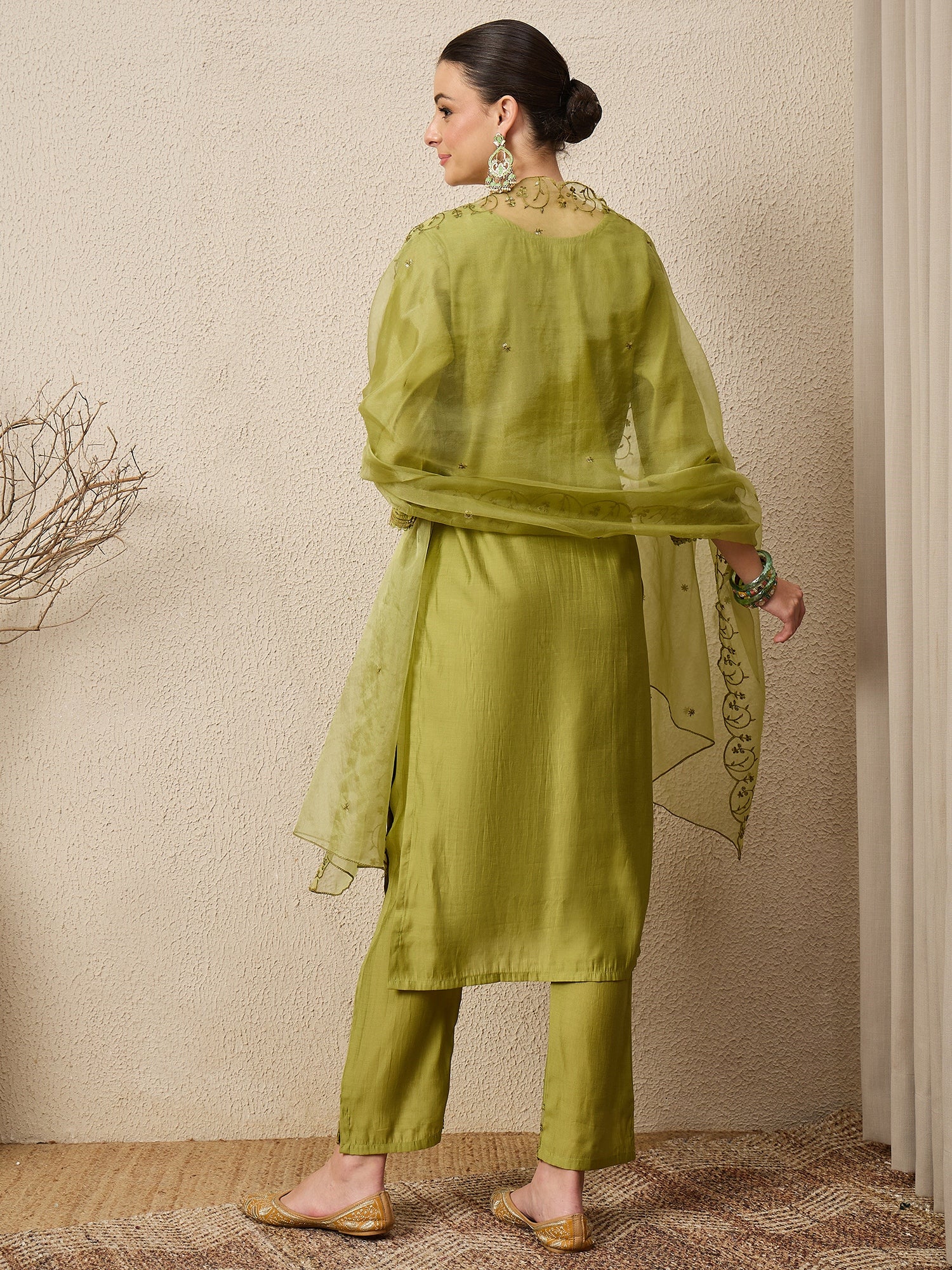 Vishwarupa Mehndi Women Silk Blend Kurta and Trousers Pant Set