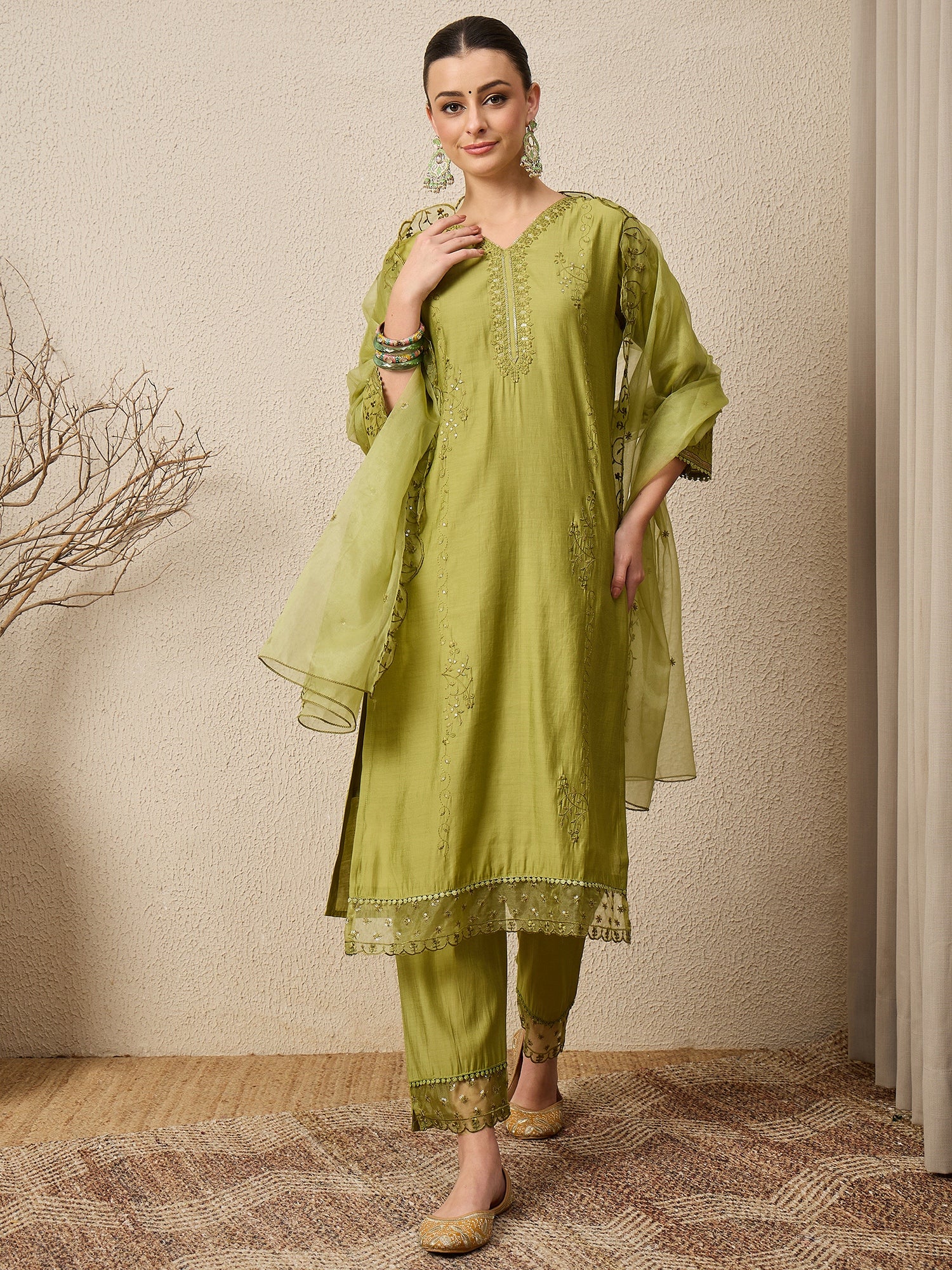 Vishwarupa Mehndi Women Silk Blend Kurta and Trousers Pant Set