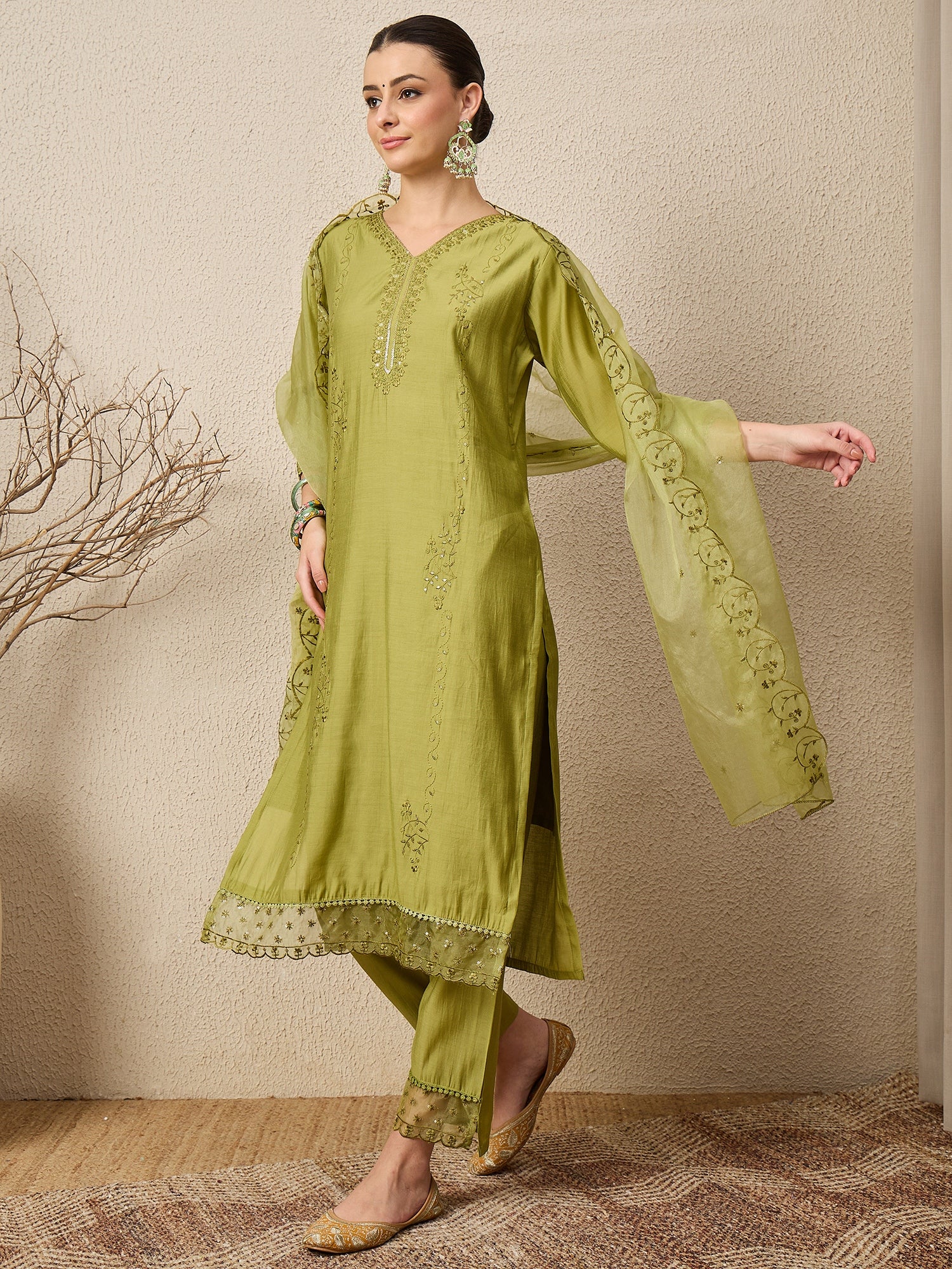 Vishwarupa Mehndi Women Silk Blend Kurta and Trousers Pant Set