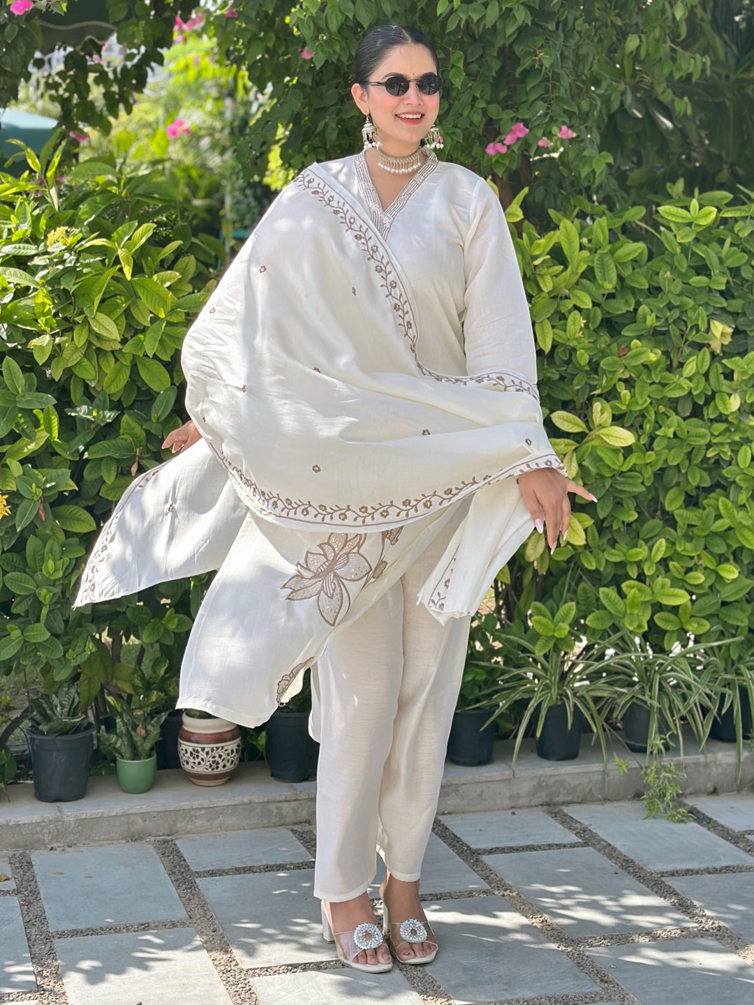 Vira White Kurta and Pant Dupatta Sets Silk Blend Fabrics with Embroidery