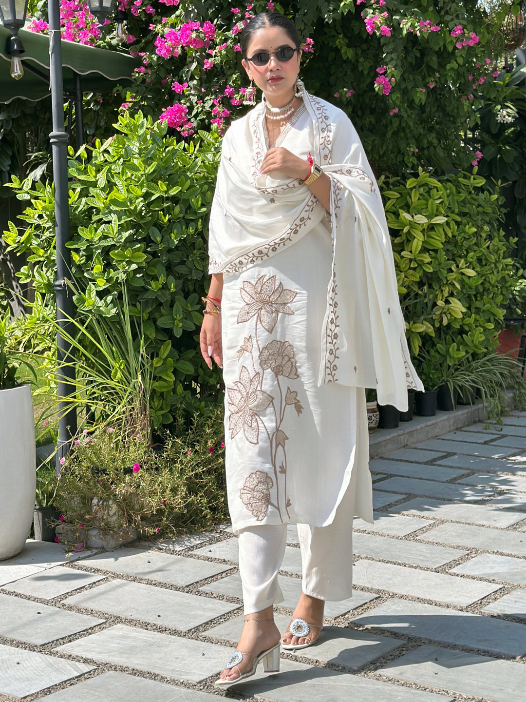 Vira White Kurta and Pant Dupatta Sets Silk Blend Fabrics with Embroidery
