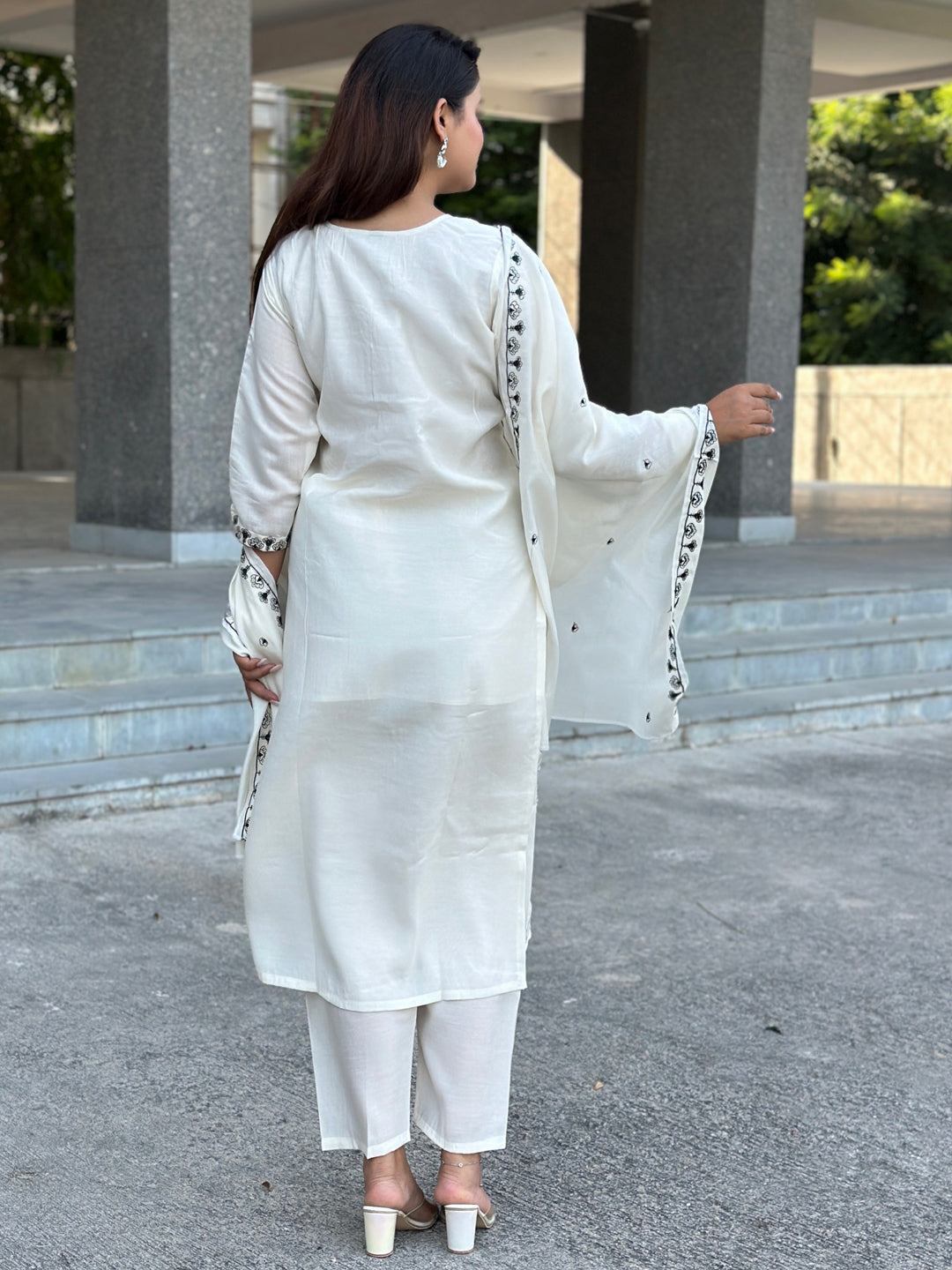 Shruta White Kurta and Pant Dupatta Sets Silk Blend Fabrics with Embroidery
