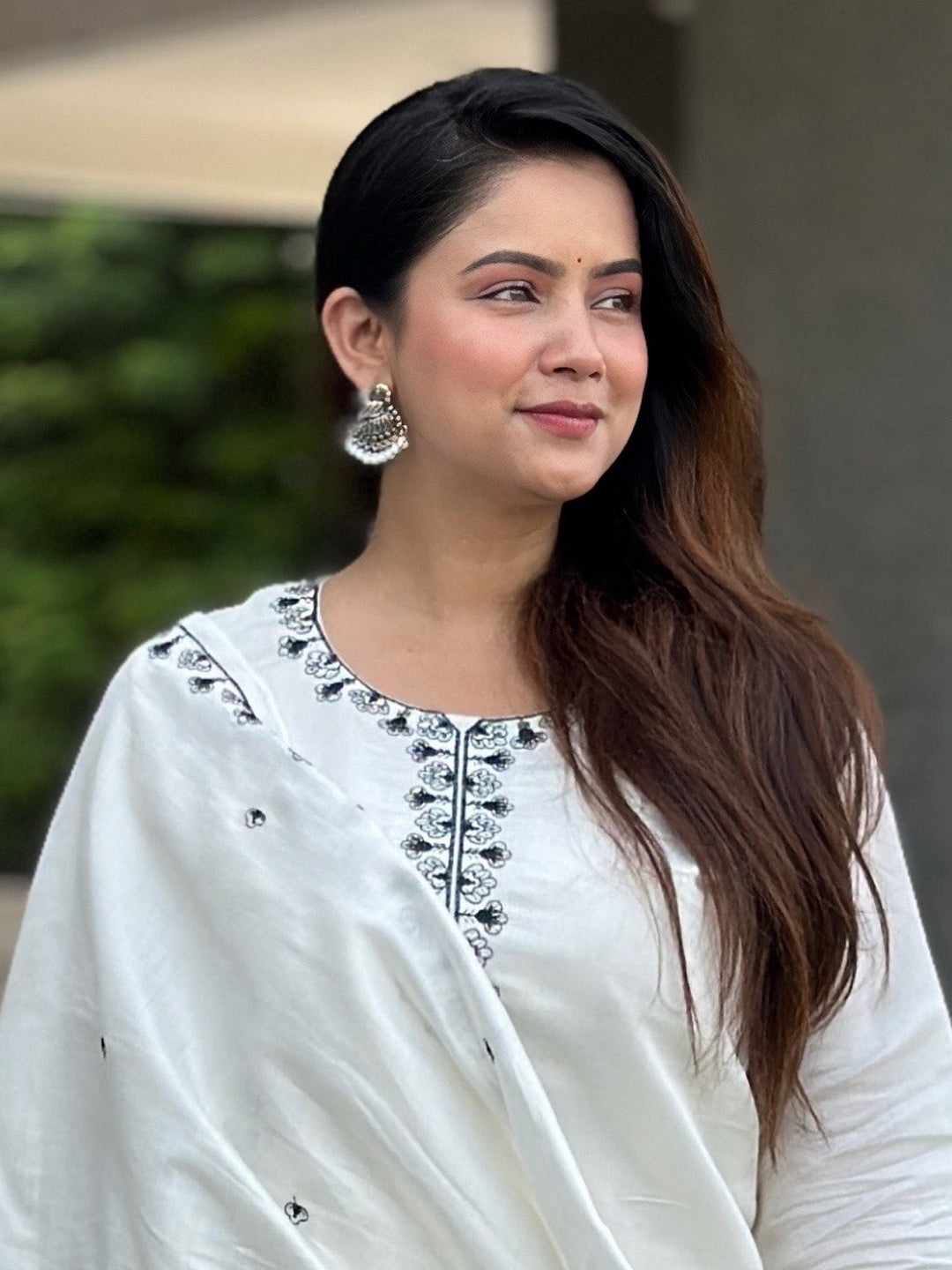 Shruta White Kurta and Pant Dupatta Sets Silk Blend Fabrics with Embroidery