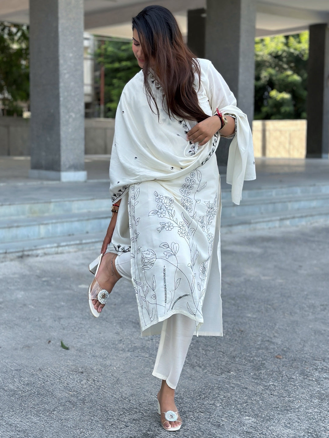 Shruta White Kurta and Pant Dupatta Sets Silk Blend Fabrics with Embroidery