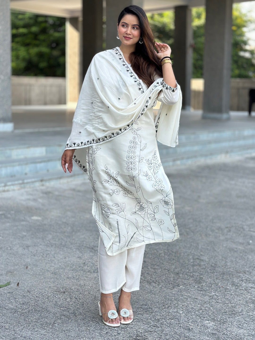 Shruta White Kurta and Pant Dupatta Sets Silk Blend Fabrics with Embroidery