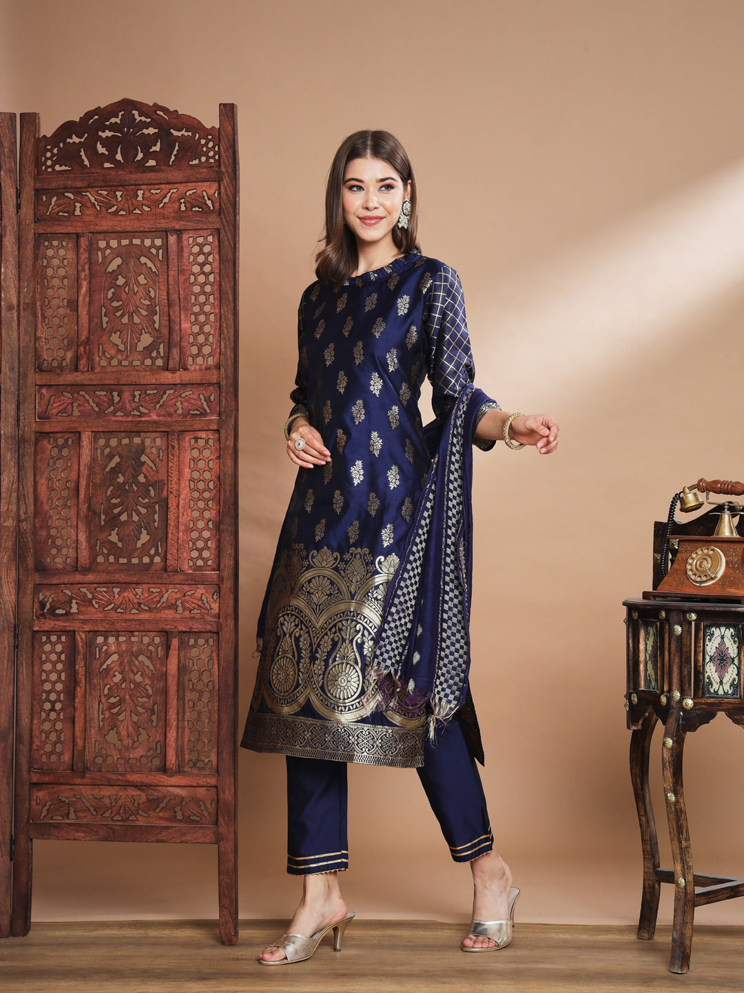 Chandrika Cotton Silk Jacquard Kurta Pant With Banarasi Silk dupatta