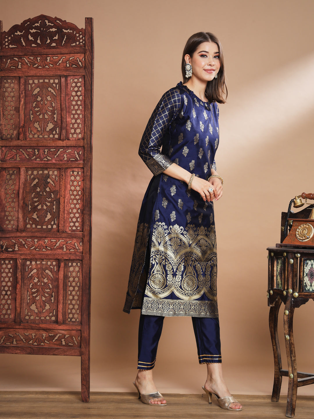 Chandrika Cotton Silk Jacquard Kurta Pant With Banarasi Silk dupatta
