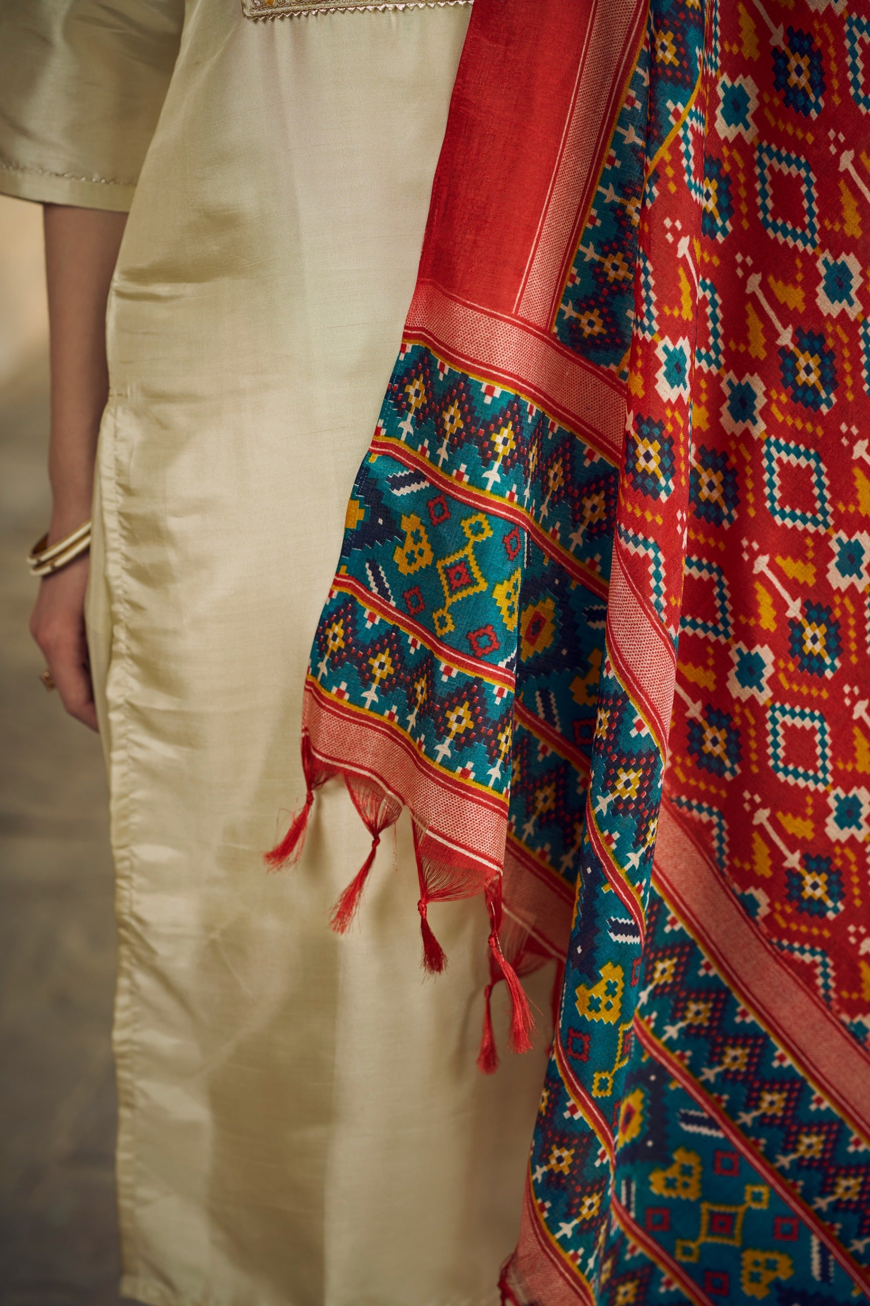 Zansi  Women Kurta and Trousers Pant Set Silk Blend