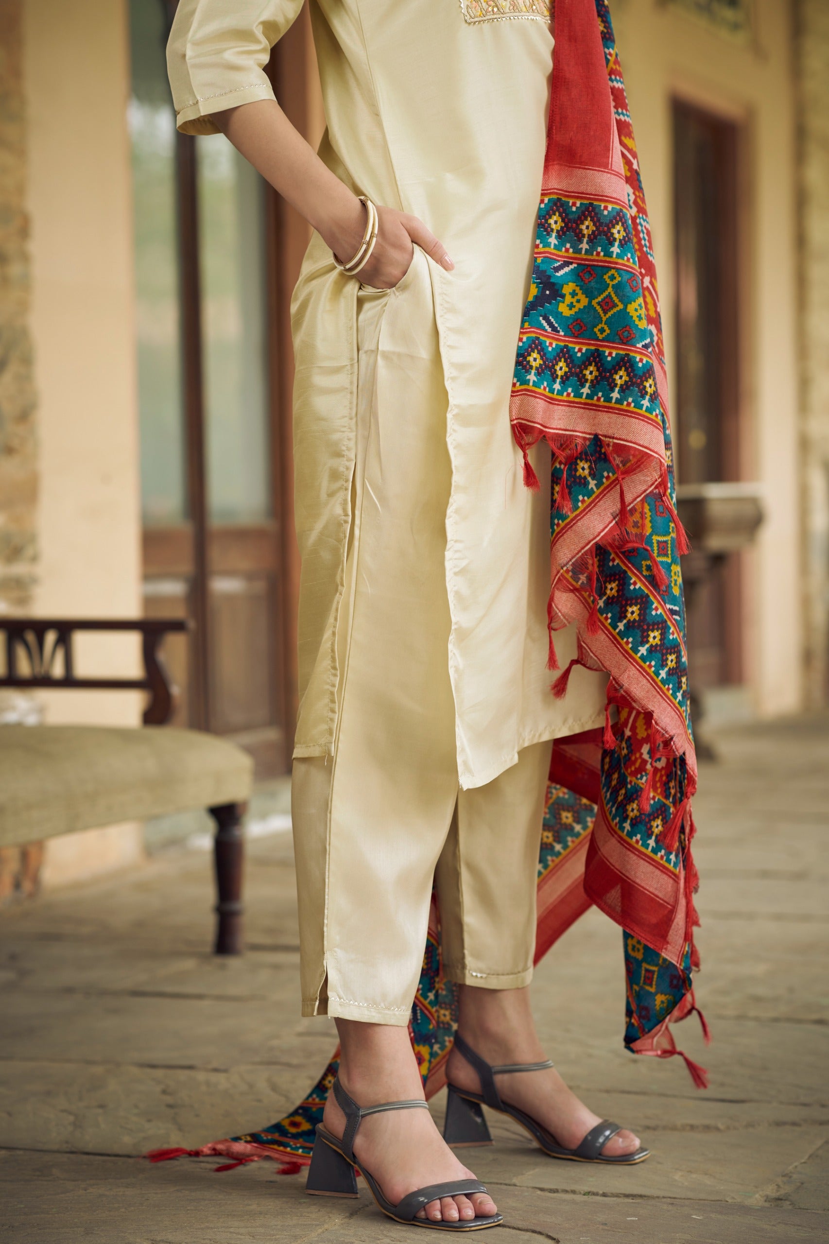 Zansi  Women Kurta and Trousers Pant Set Silk Blend