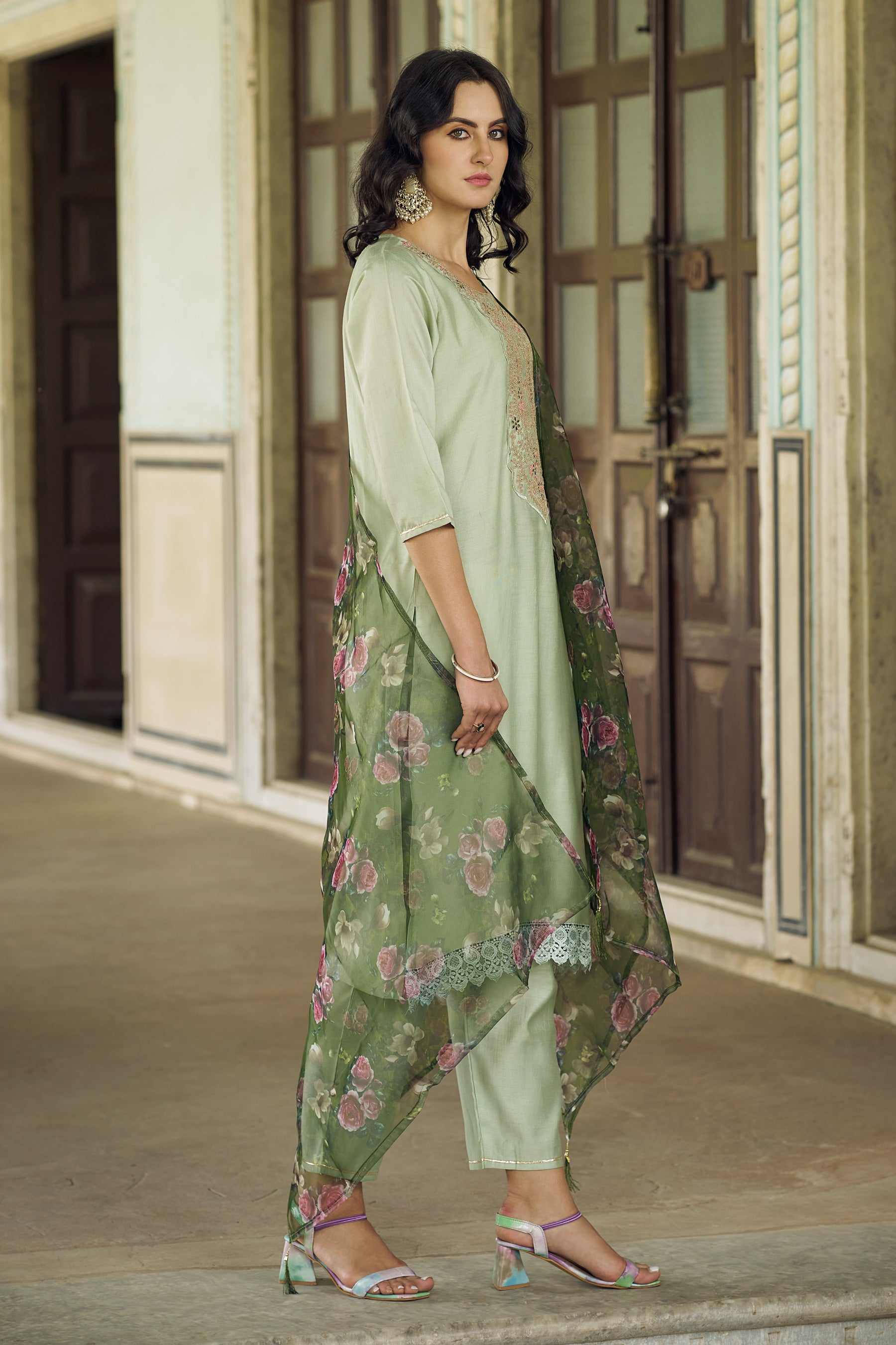 Kanchana Women Kurta and Pant Sets Viscose Rayon Fabric