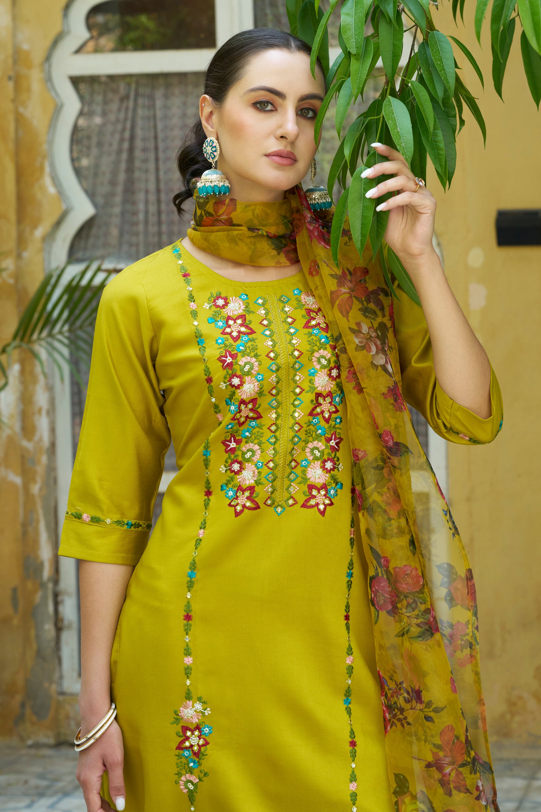 Reshmi Women Kurta and Pant Sets Viscose Rayon Fabric