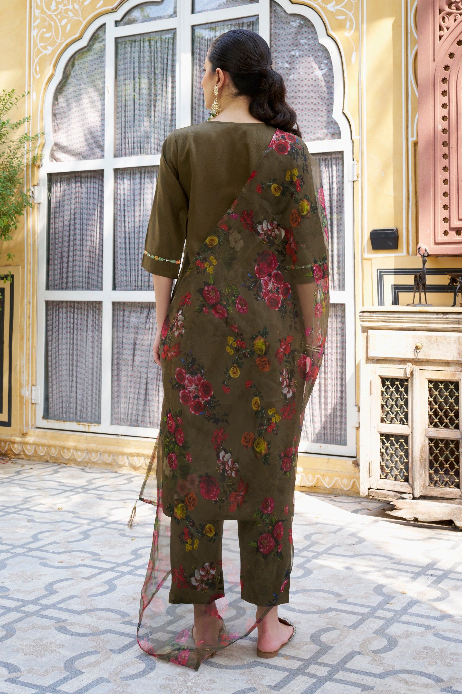 Charvi  Women Kurta and Pant Sets Viscose Rayon Fabric