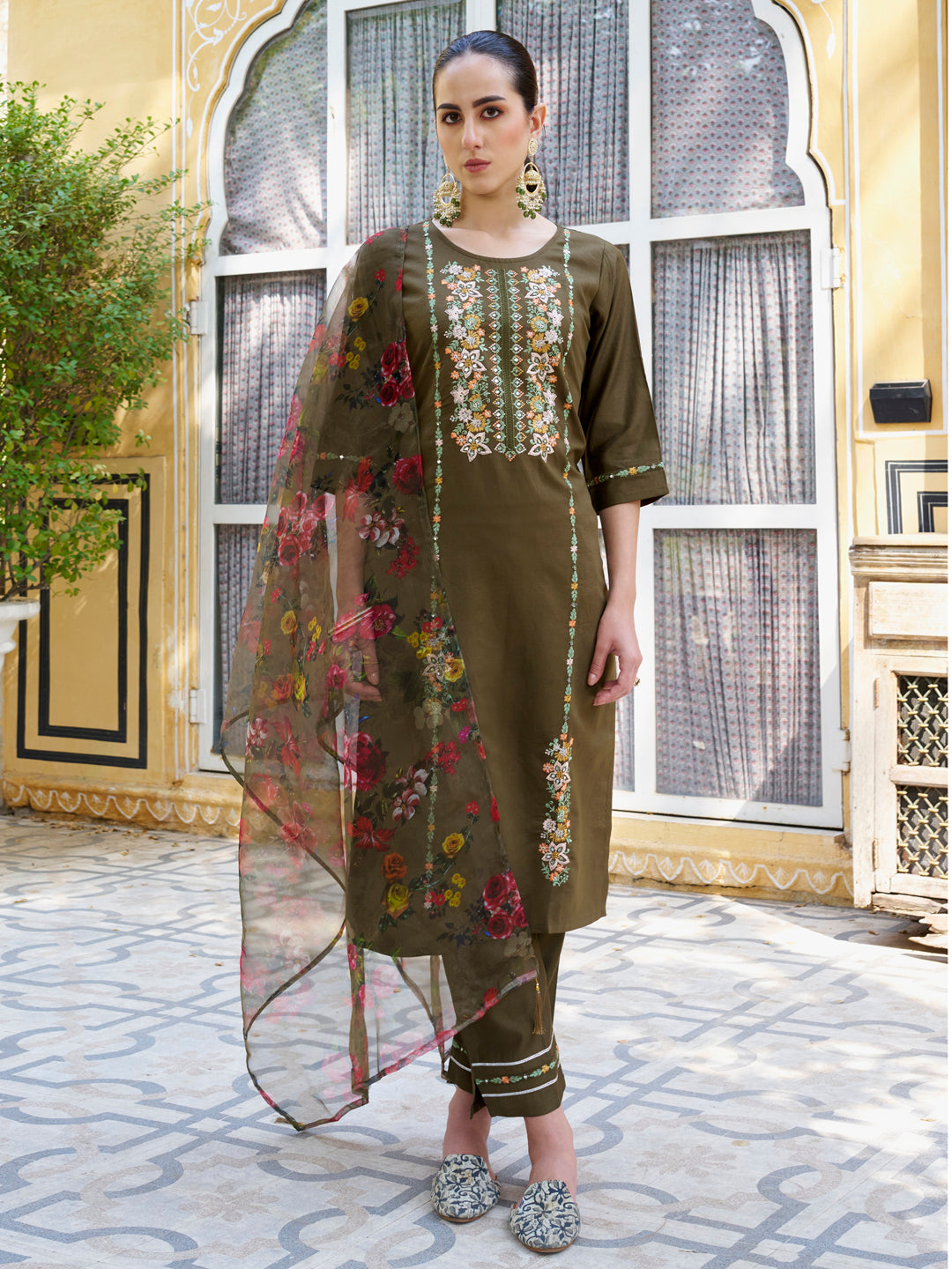 Charvi  Women Kurta and Pant Sets Viscose Rayon Fabric