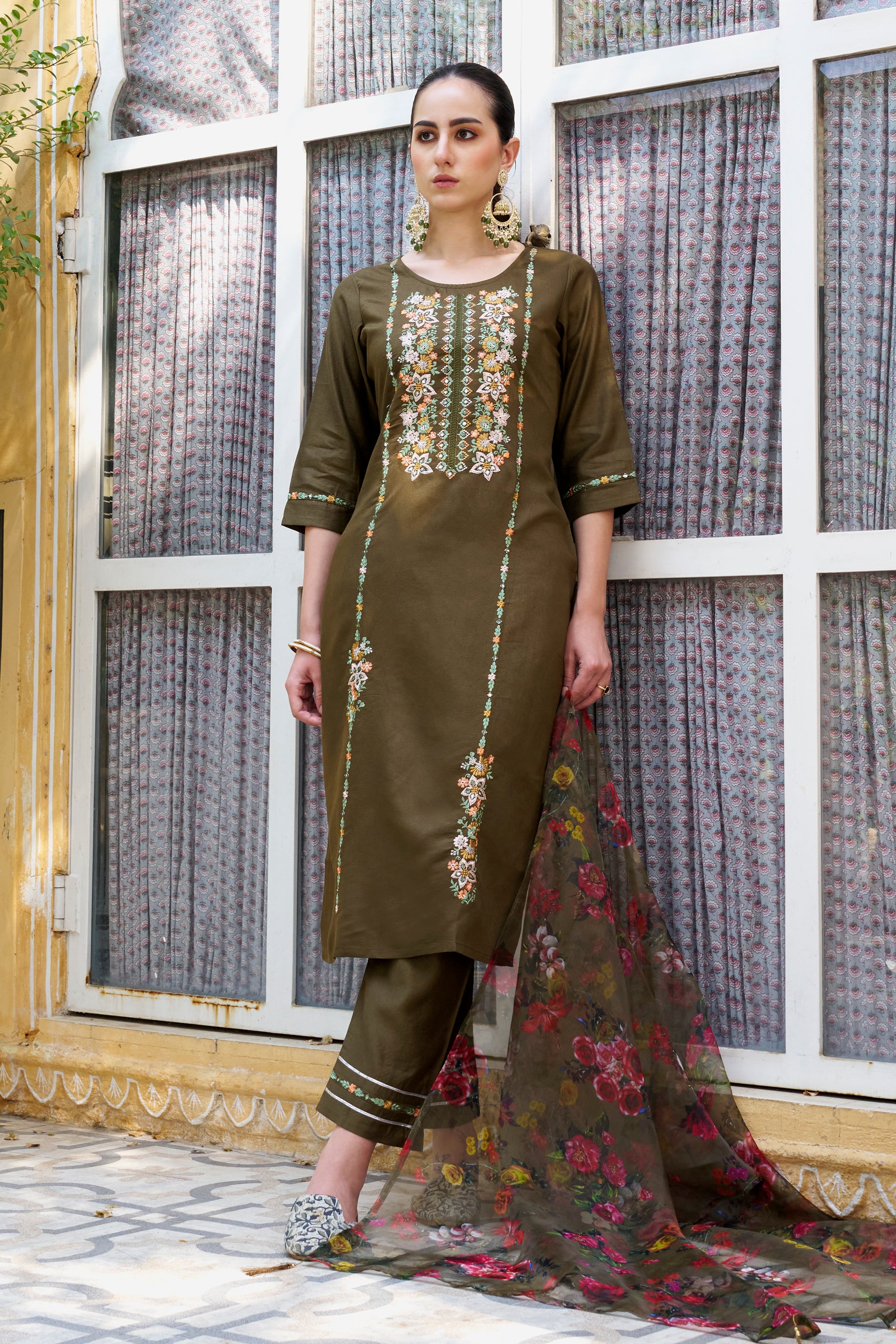 Charvi  Women Kurta and Pant Sets Viscose Rayon Fabric