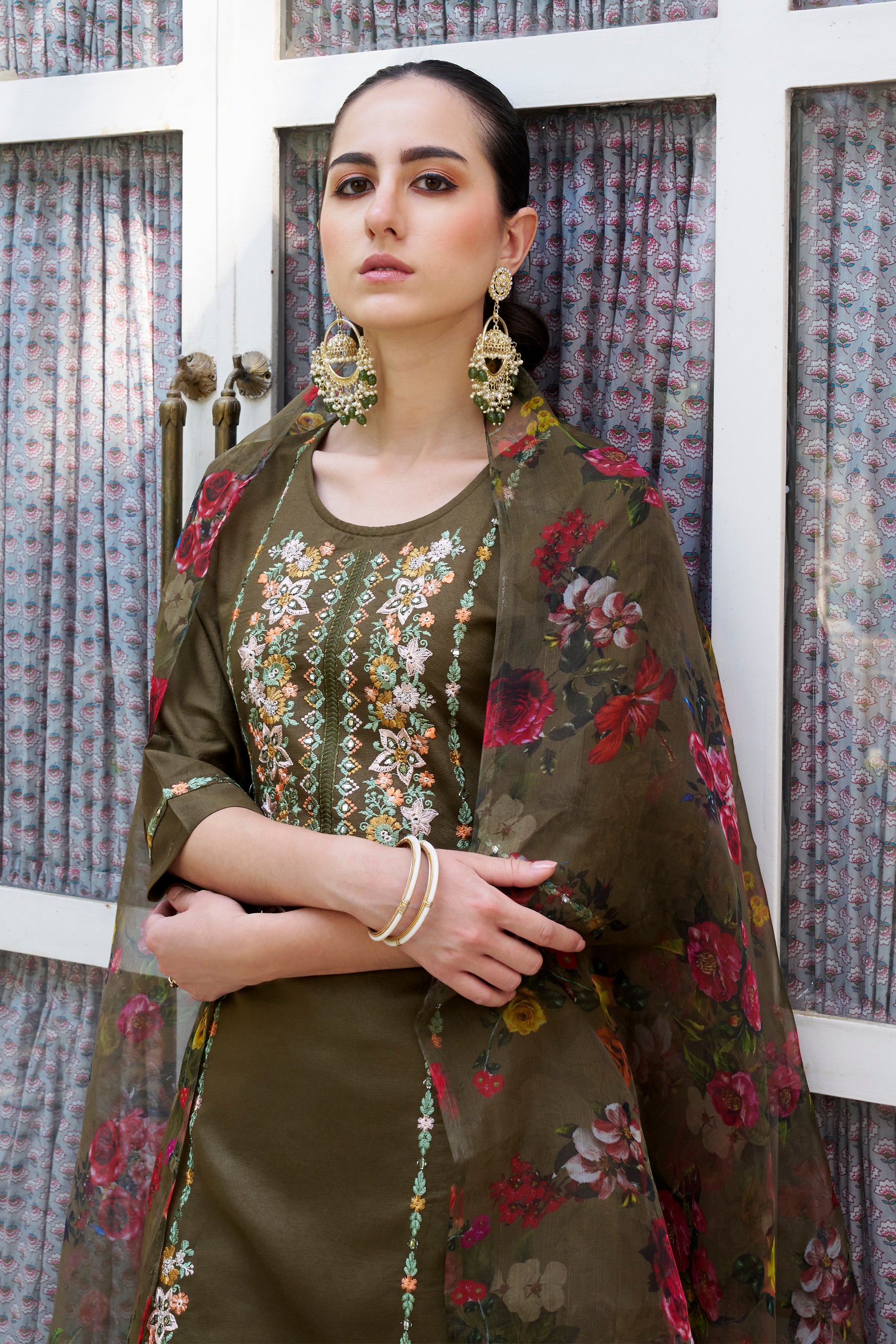 Charvi  Women Kurta and Pant Sets Viscose Rayon Fabric