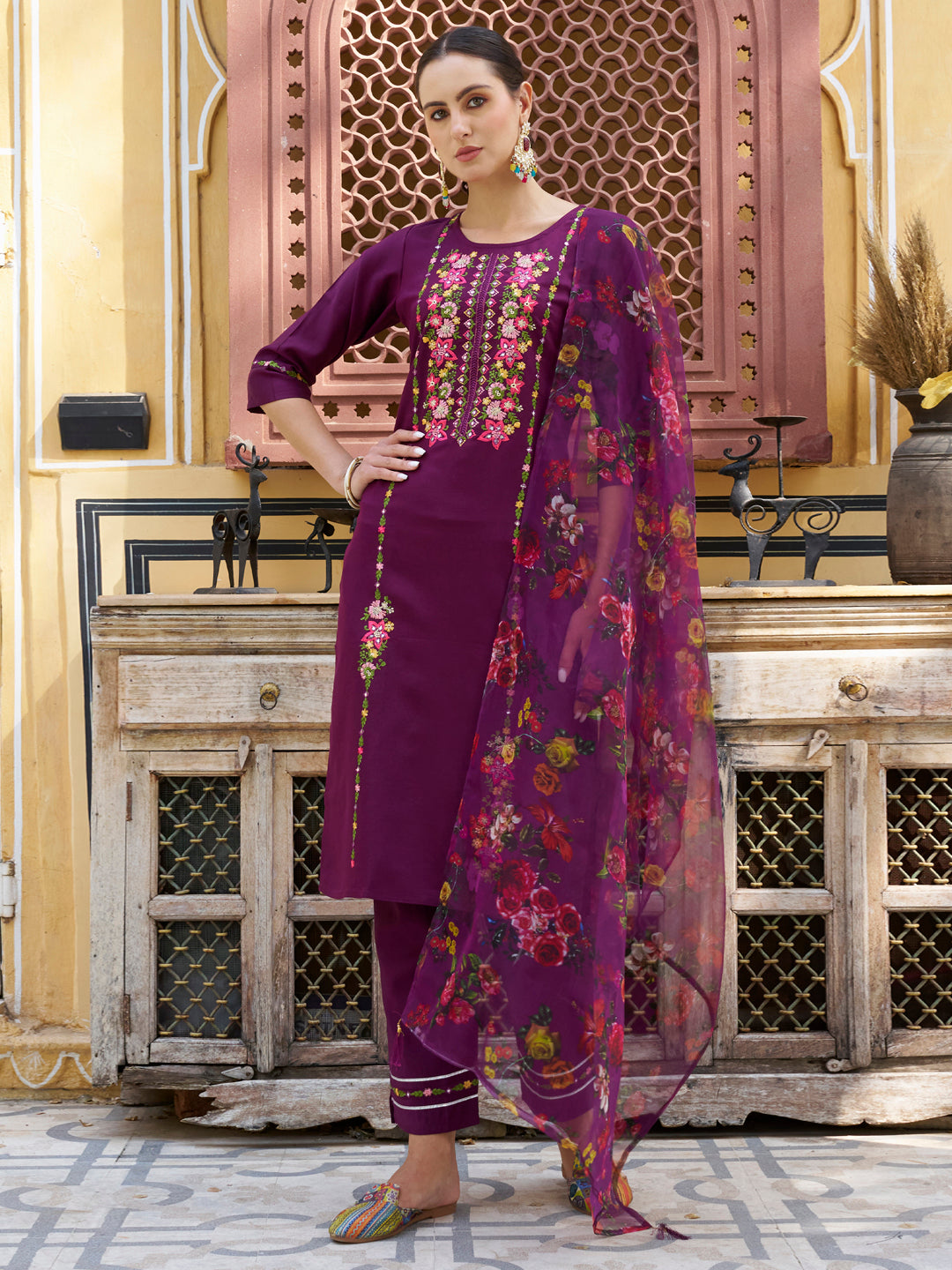 Kavya Women Kurta and Pant Sets Viscose Rayon Fabric