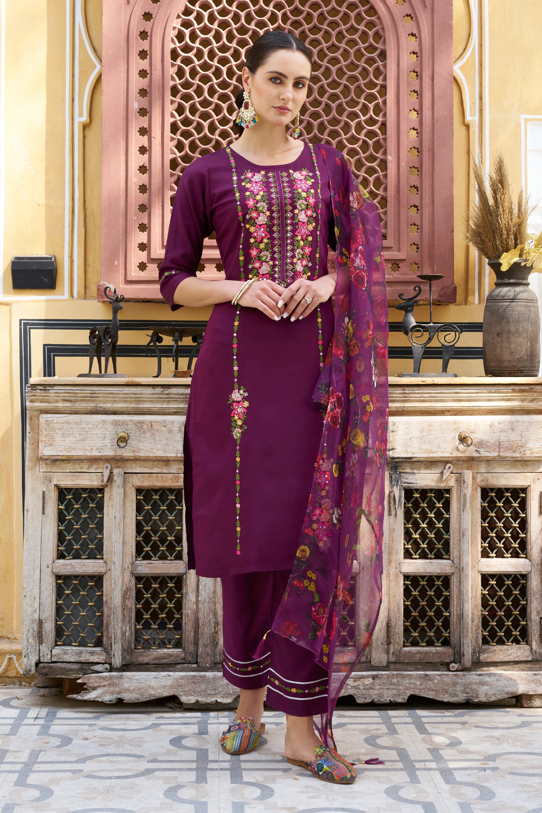 Kavya Women Kurta and Pant Sets Viscose Rayon Fabric
