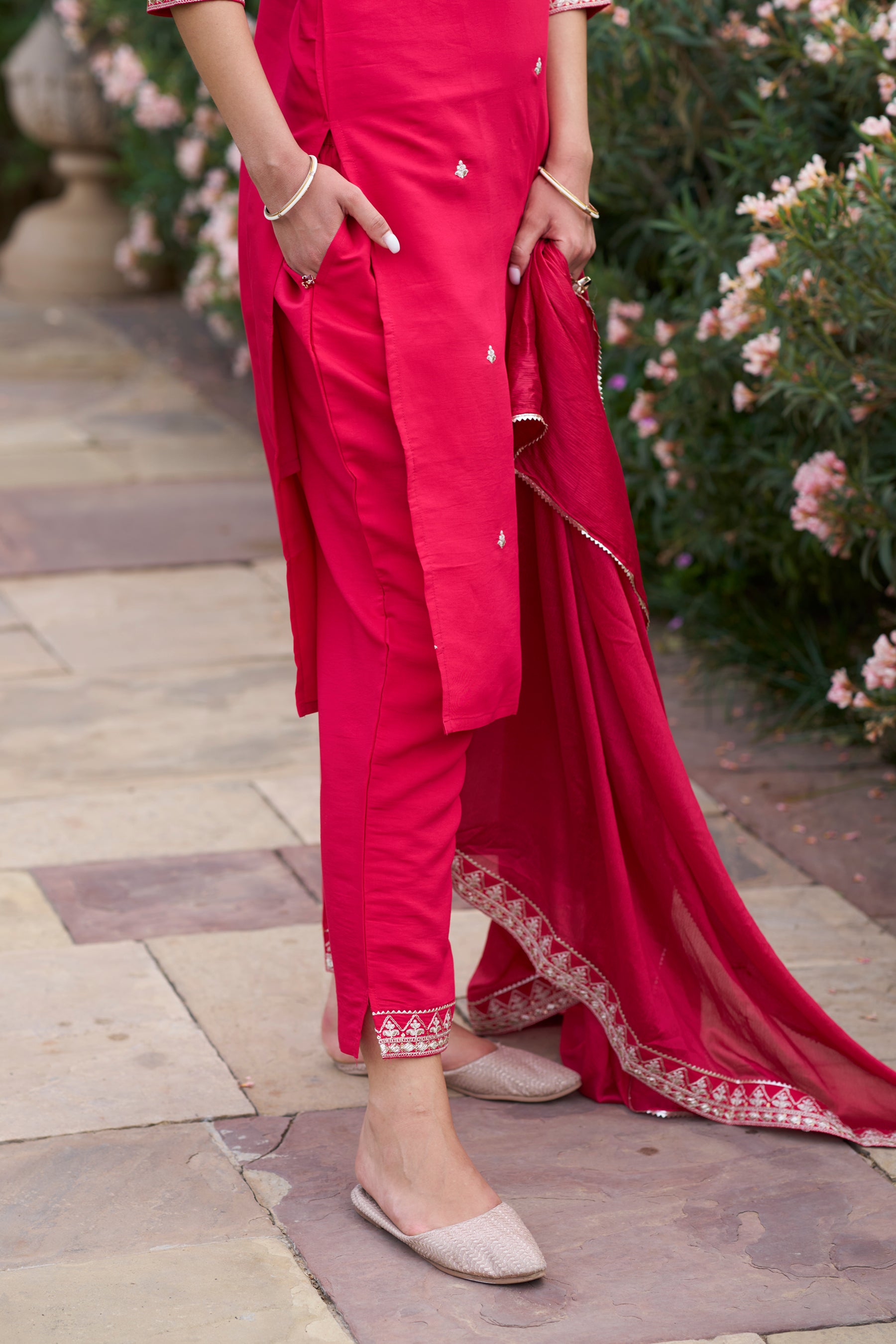 Roohani Women Kurta and Pant Sets Silk Blend Fabric