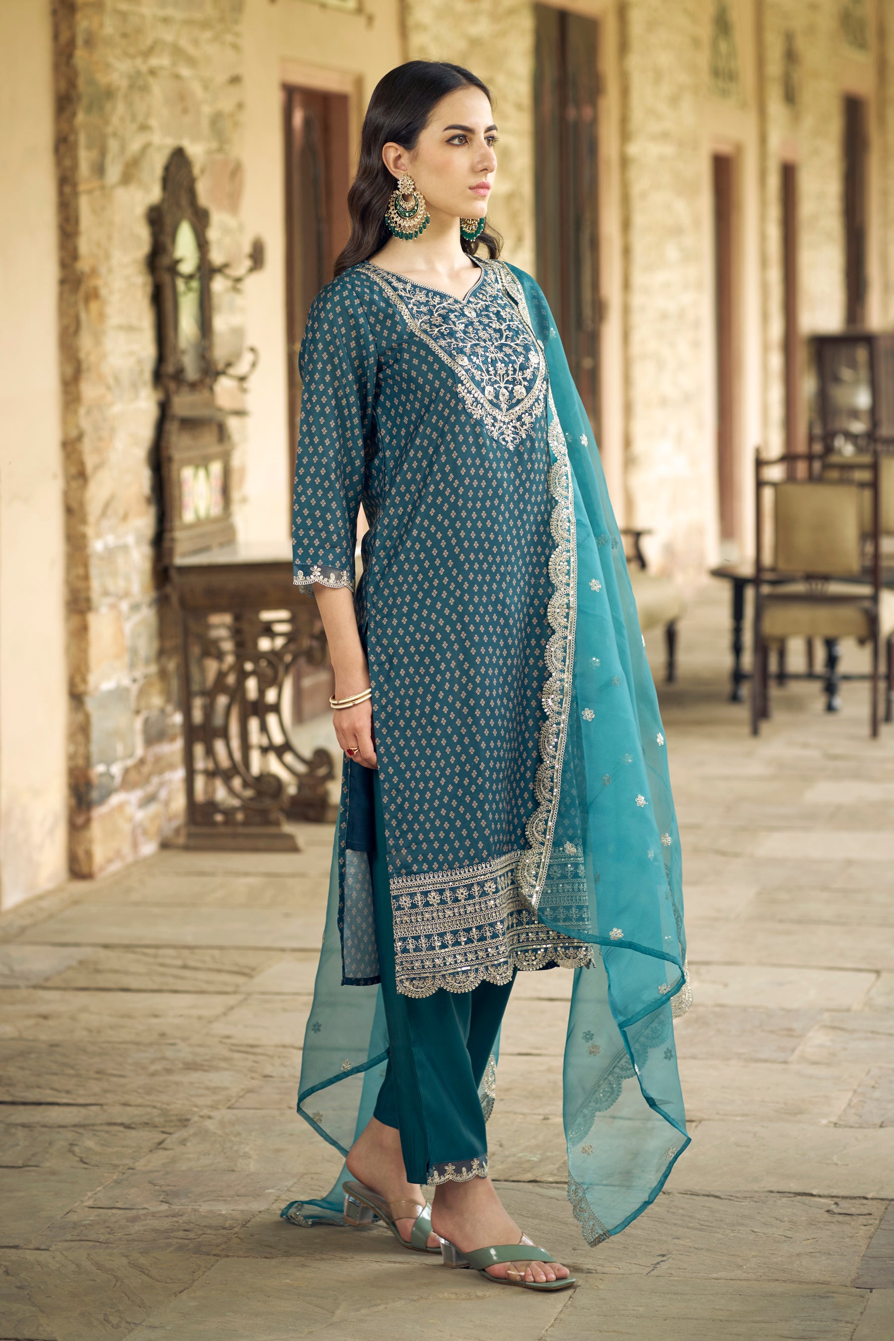 Chaitra Women Kurta and Pant Sets Muslin Print Fabric