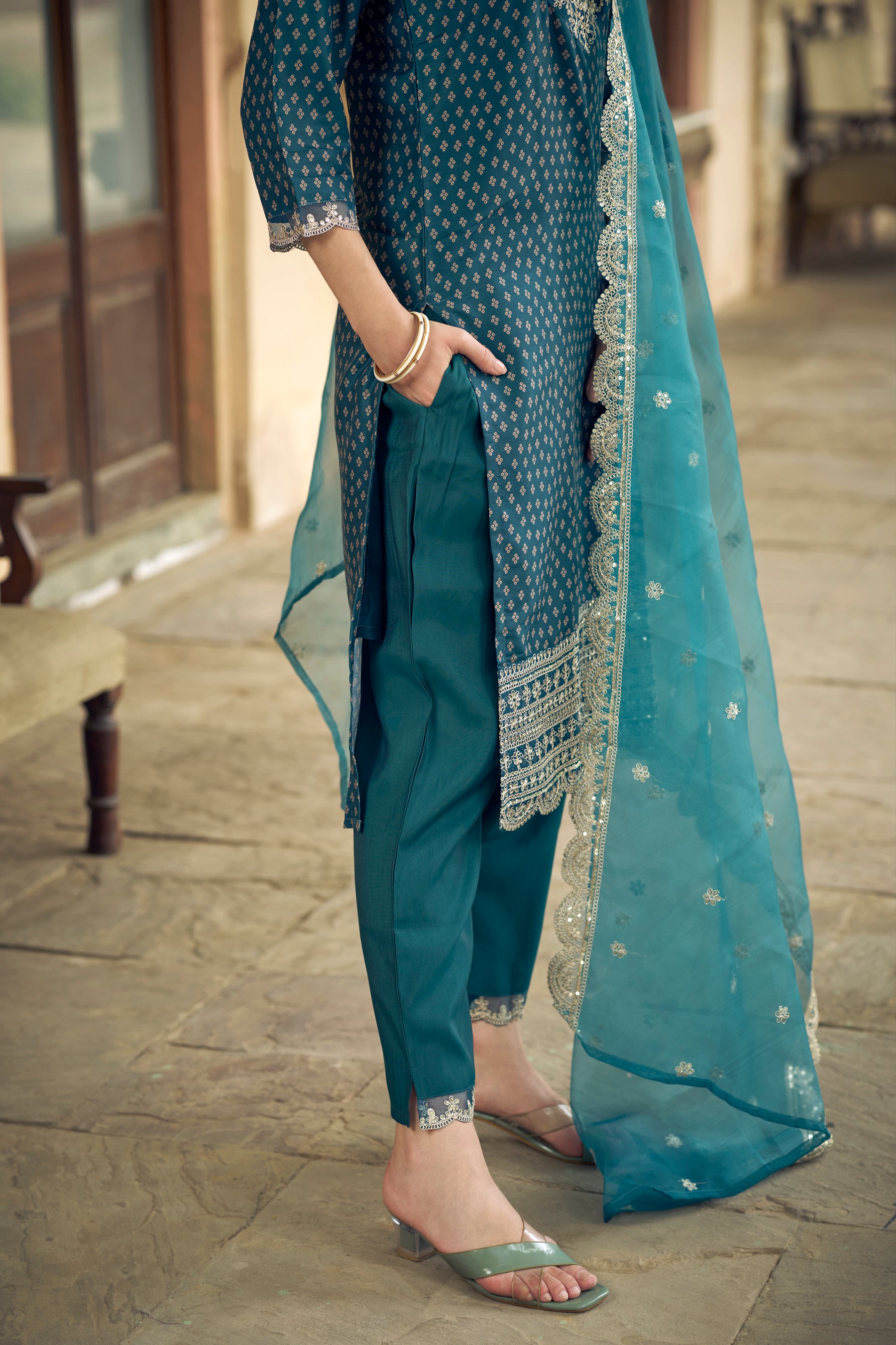 Chaitra Women Kurta and Pant Sets Muslin Print Fabric
