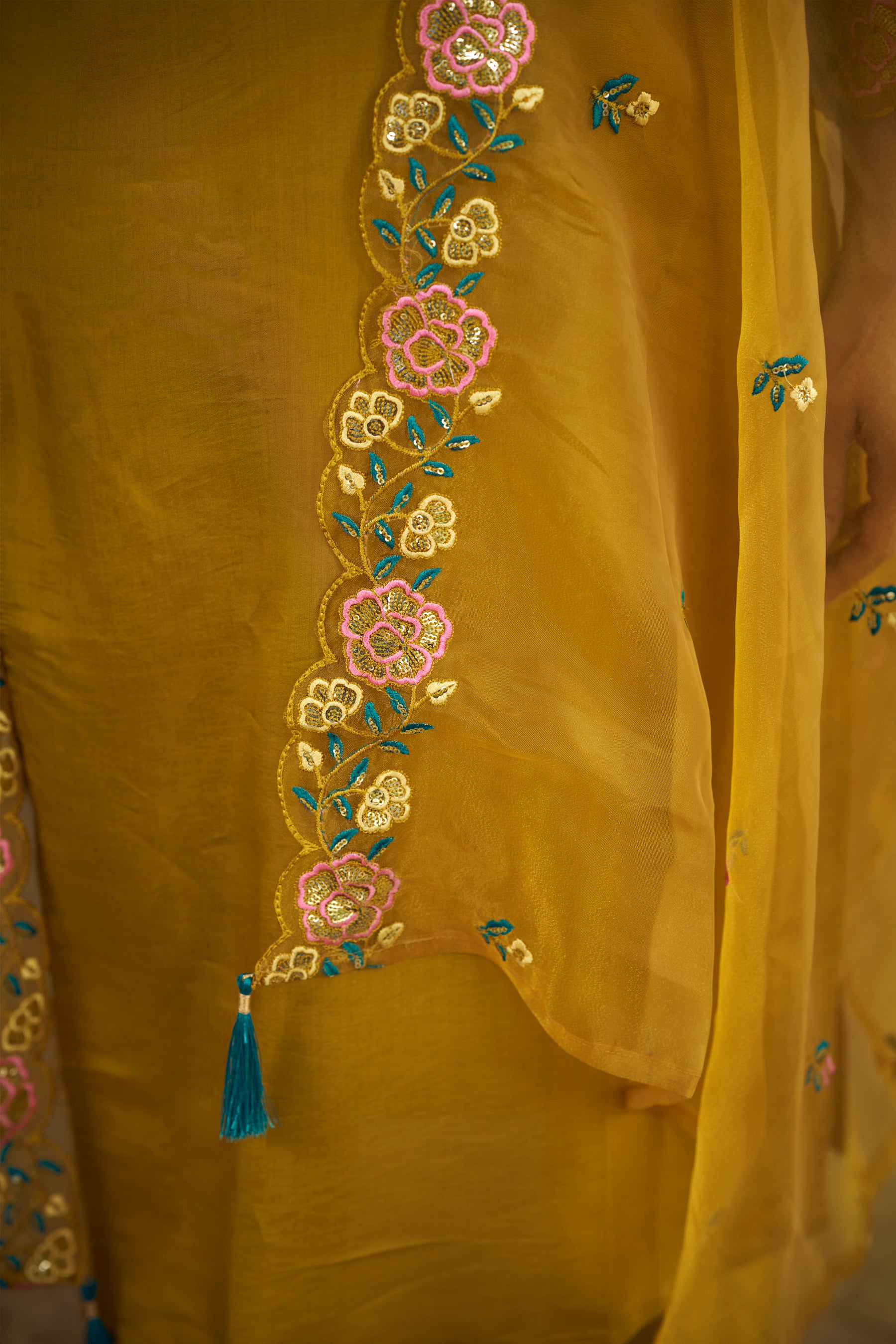 Virasat Women Kurta and Pant Sets Viscos Roman Silk Fabric