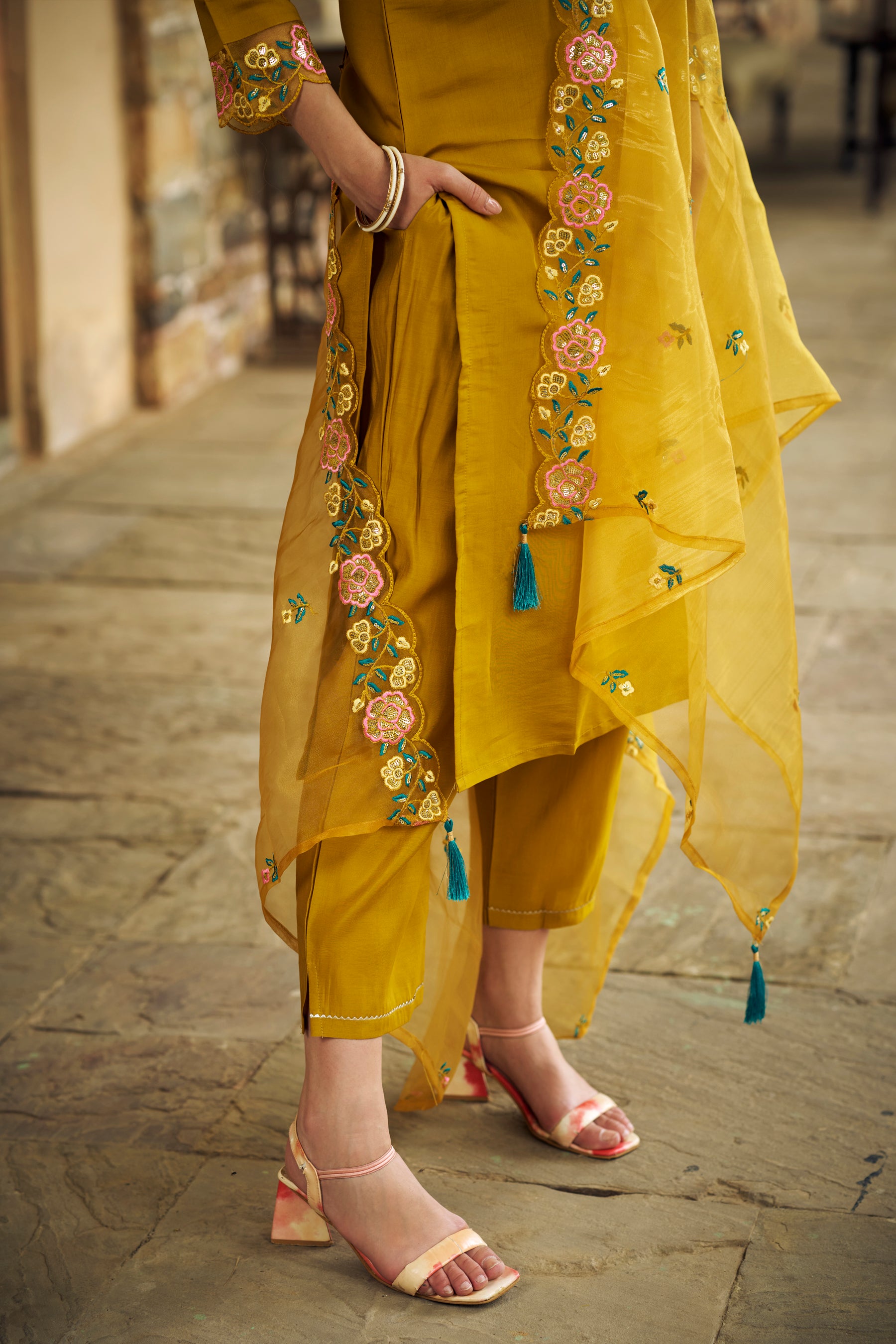 Virasat Women Kurta and Pant Sets Viscos Roman Silk Fabric