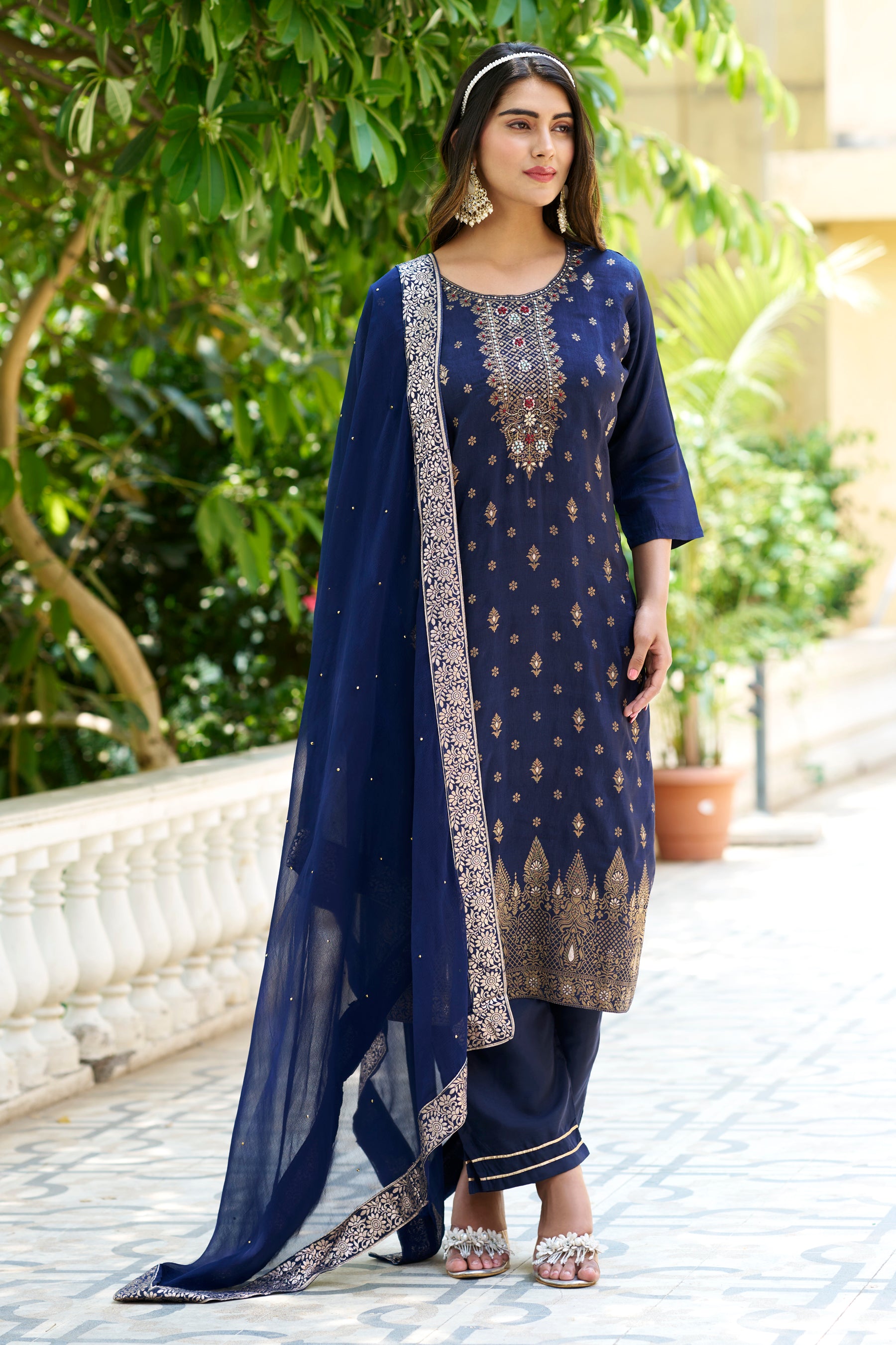 Puja Women Kurta and Pant Sets Dupatta Viscose Rayon Silk Blend with Handwork