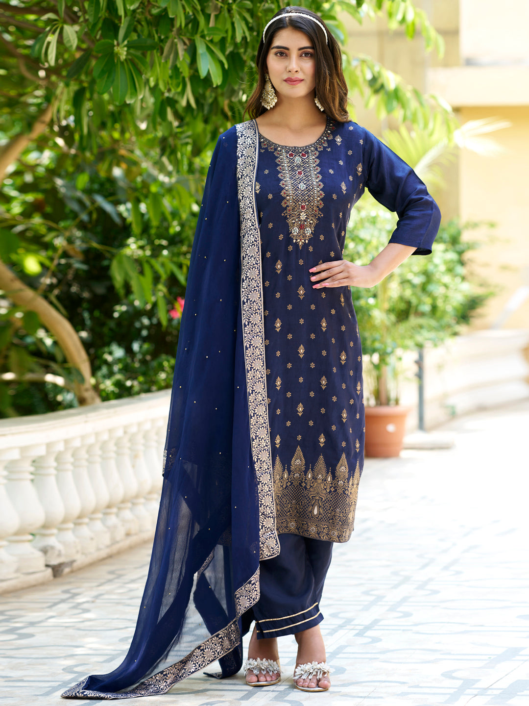 Puja Women Kurta and Pant Sets Dupatta Viscose Rayon Silk Blend with Handwork