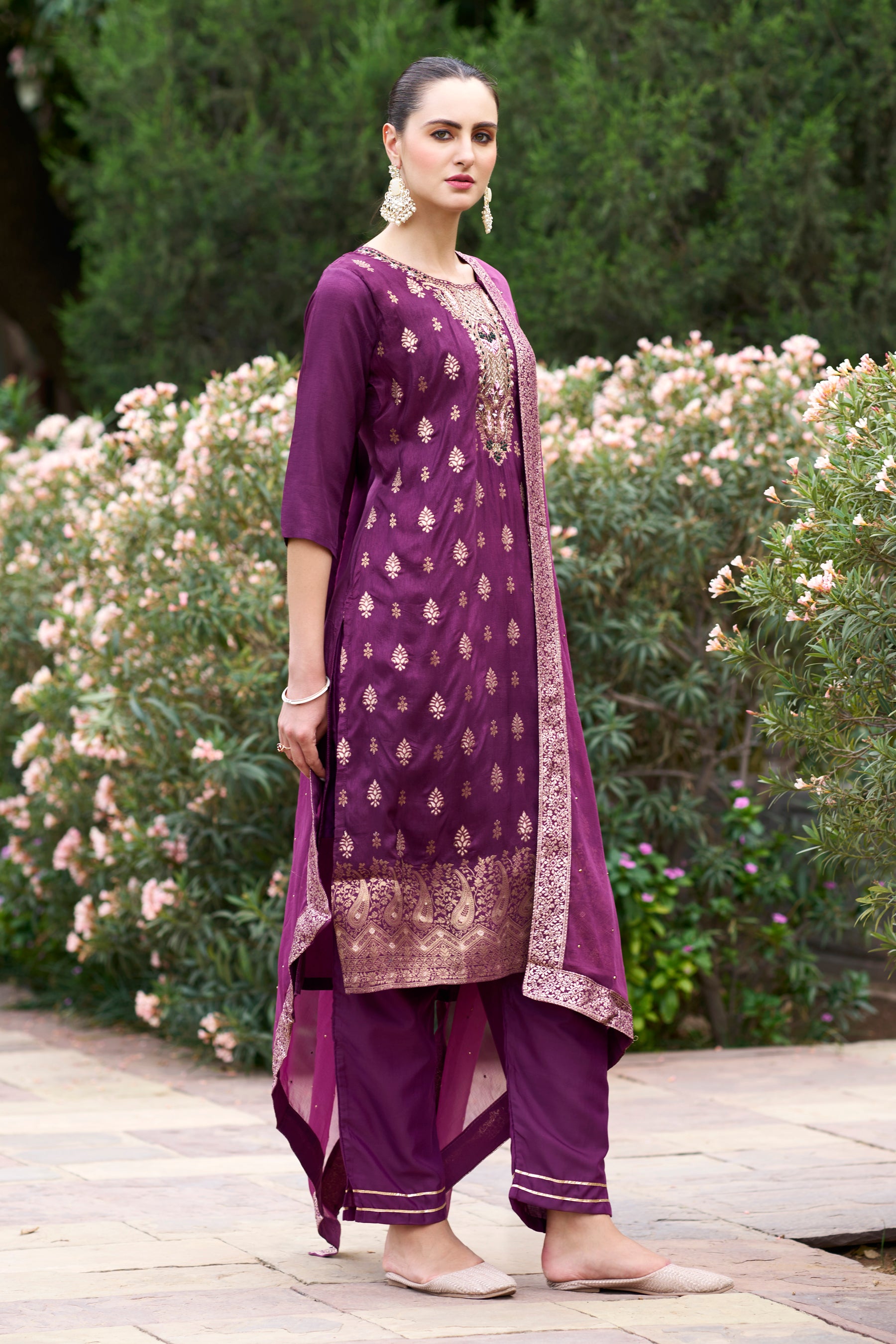 Radha Women Kurta and Pant Sets Dupatta Viscose Rayon Silk Blend with Handwork