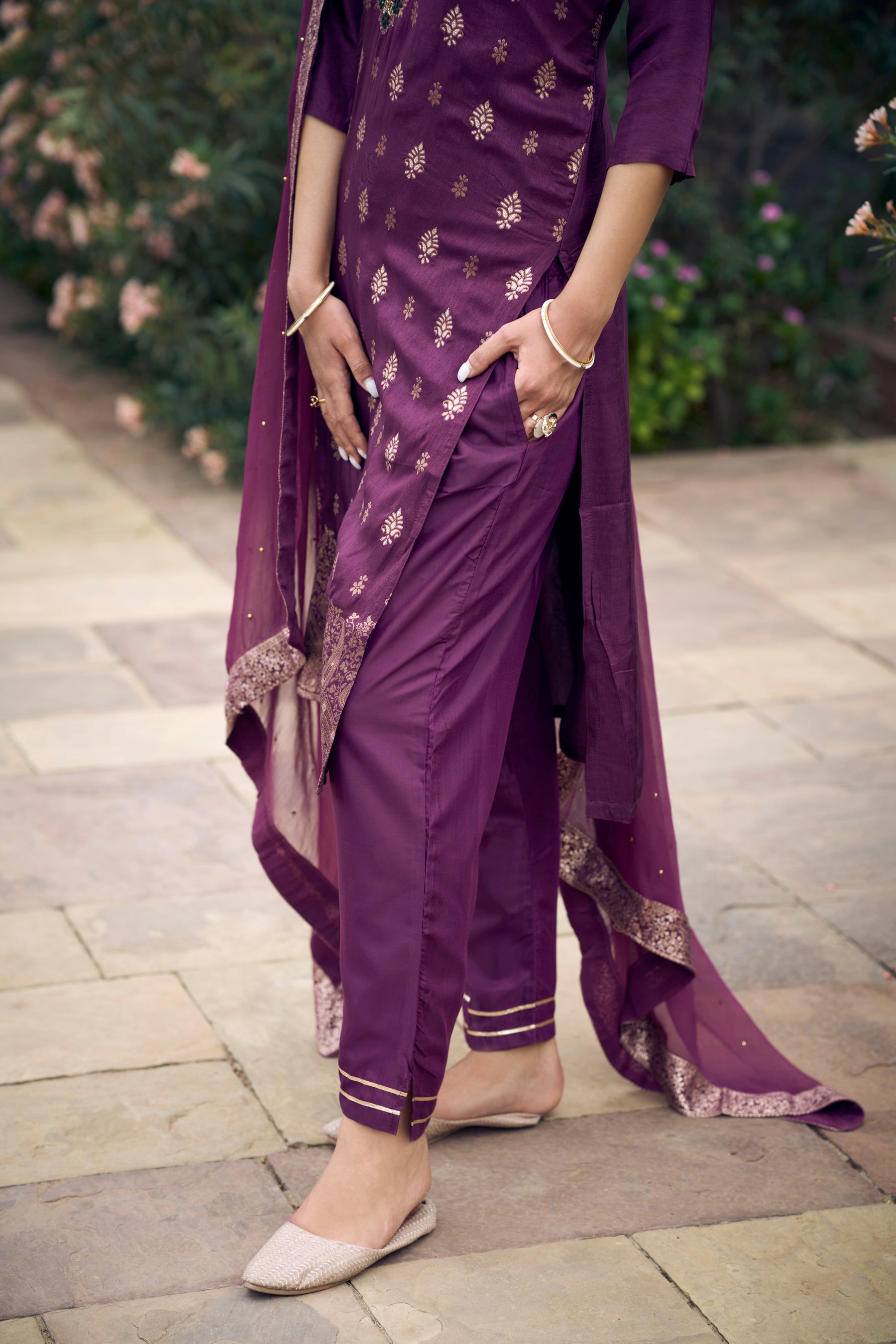 Radha Women Kurta and Pant Sets Dupatta Viscose Rayon Silk Blend with Handwork