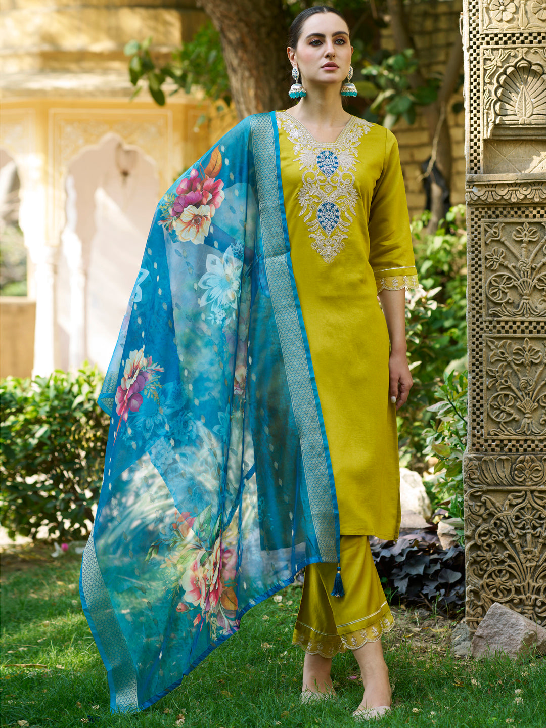 Isha Women Kurta and Pant Viscose Rayon FabricI