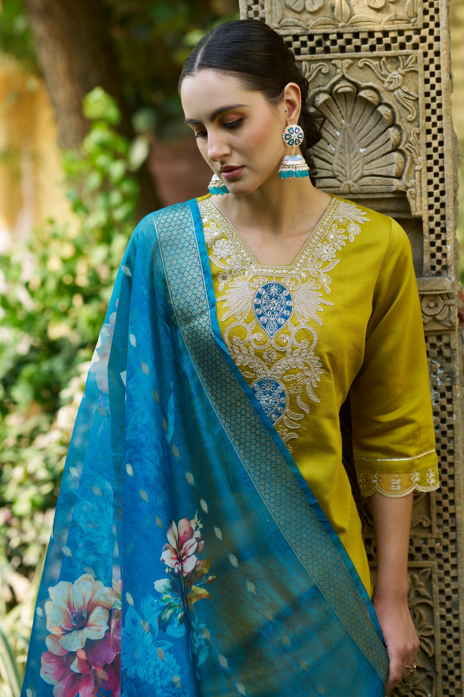 Isha Women Kurta and Pant Viscose Rayon FabricI