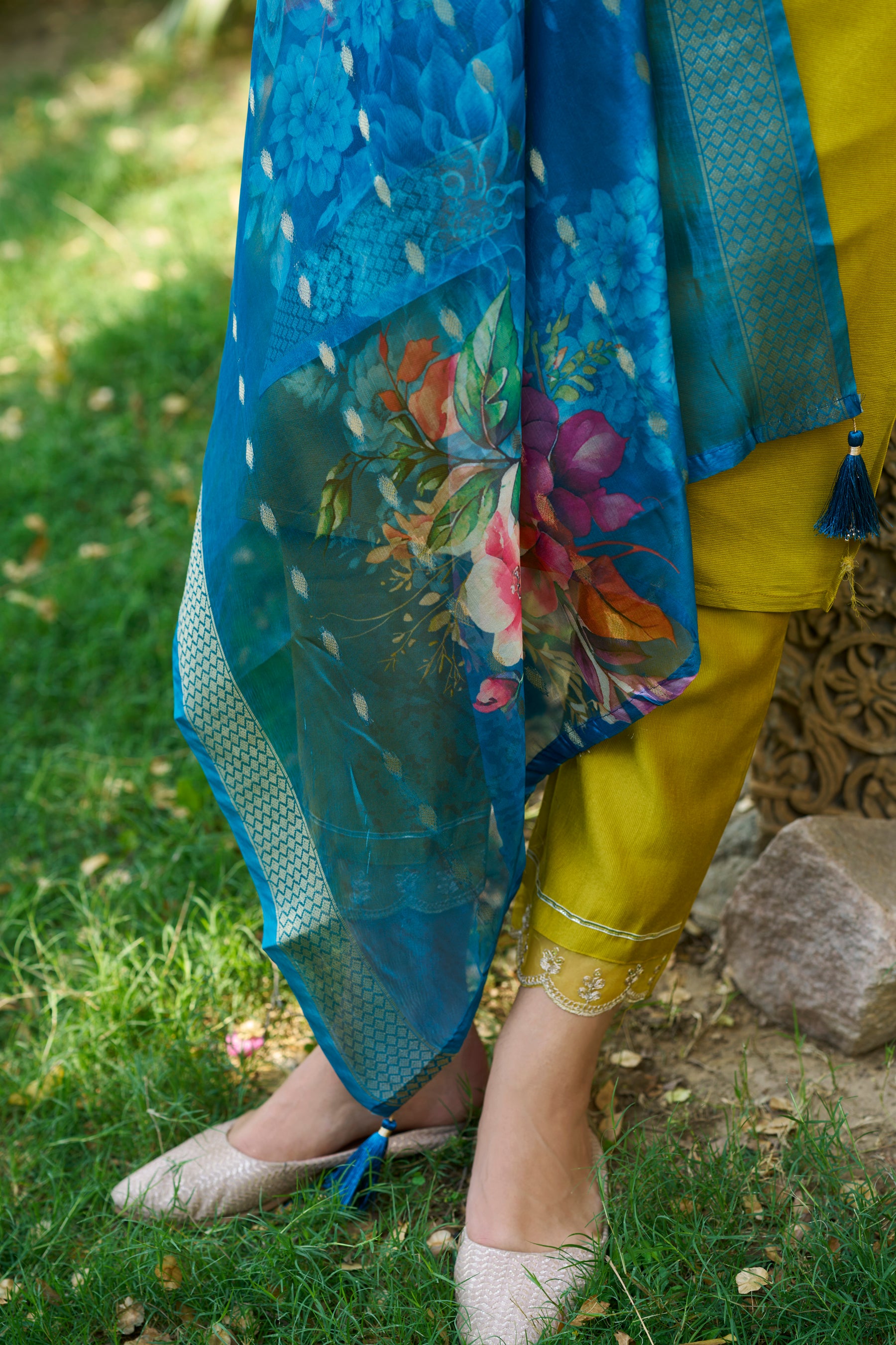 Isha Women Kurta and Pant Viscose Rayon FabricI