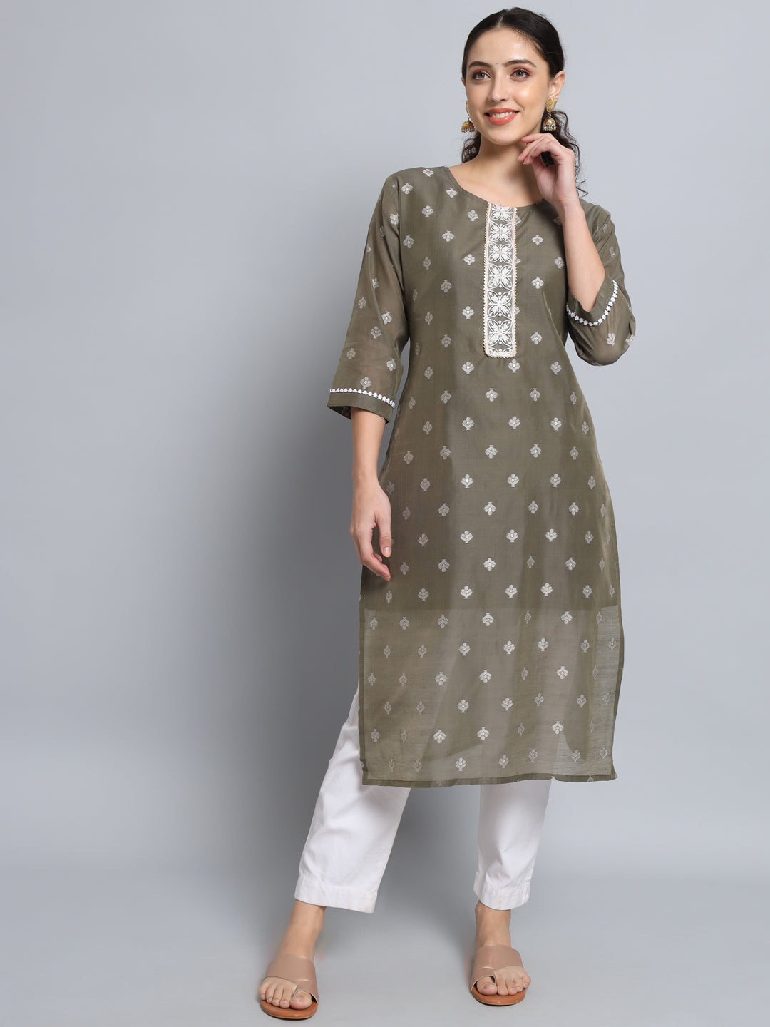 Deepmal Women Embellished Silk Blend Straight Kurta