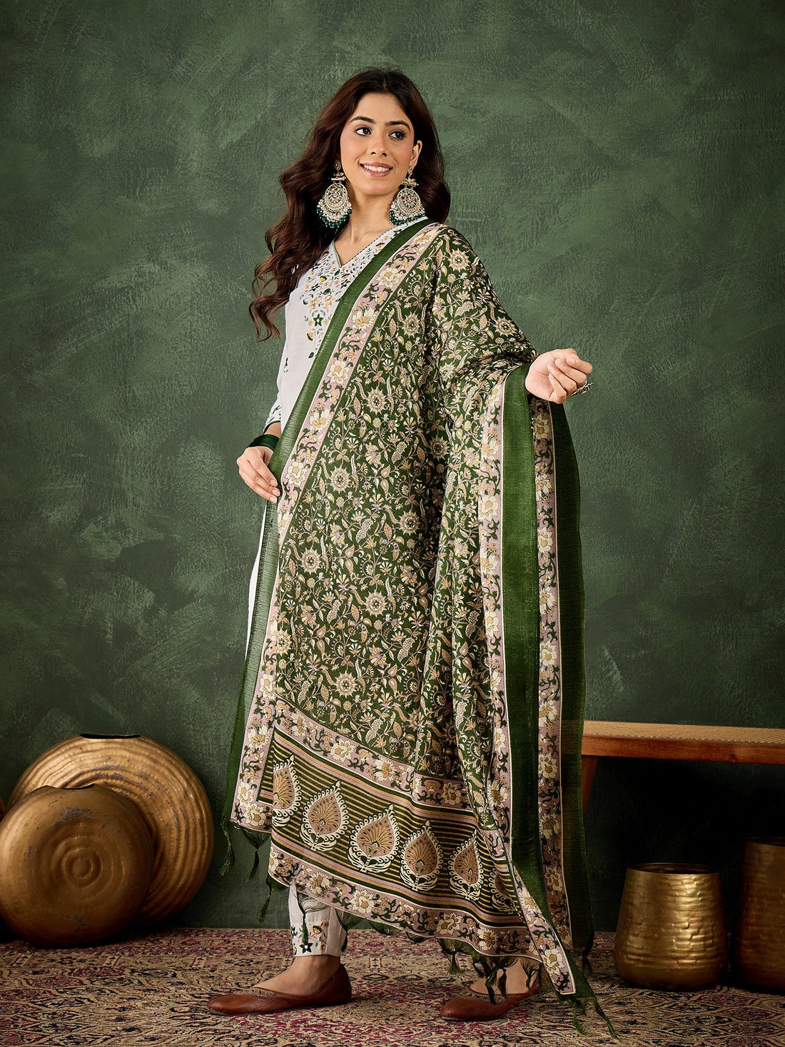 Top 5 Ethnic Kurta Sets of 2025 – Timeless Elegance by Vredevogel