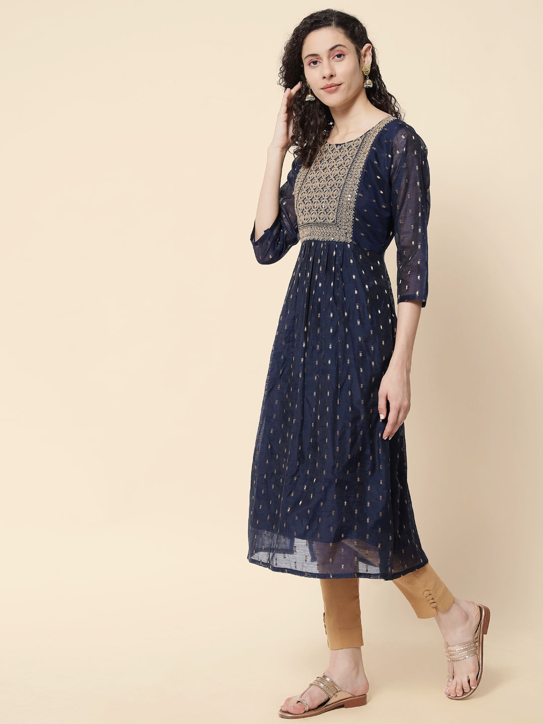 8 Stylish Kurta Sets for Women to Glam Up Your Raksha Bandhan 2025 I VredeVogal