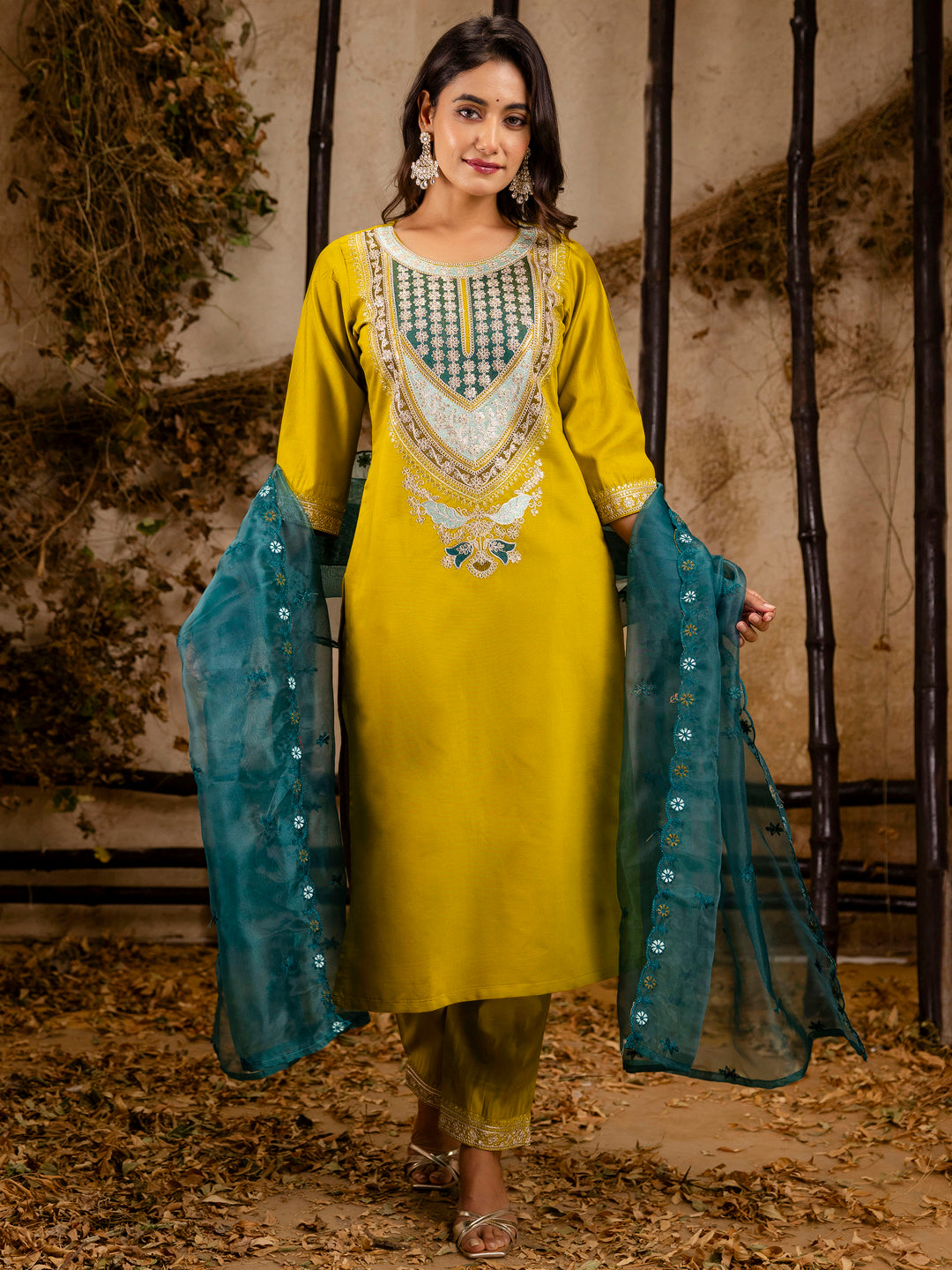 How to Wear Coat on Saree: Styling Modern Elegance