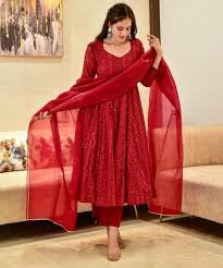 What to Wear to an Indian Wedding: A Guide for Women