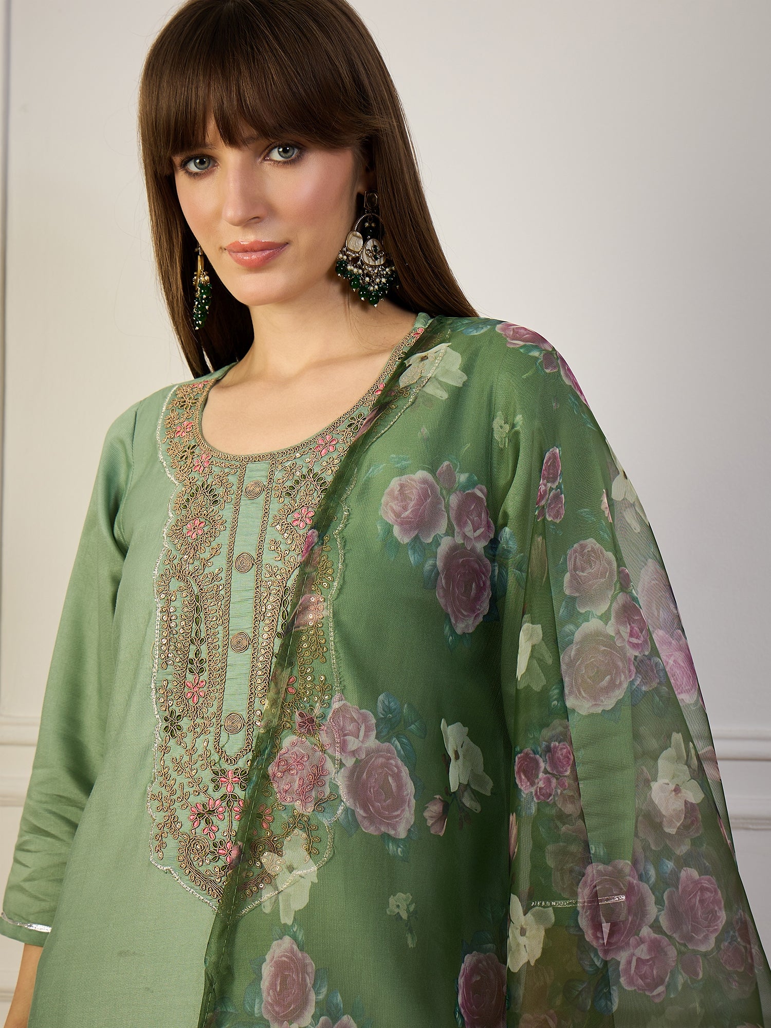 Trendy Pista Women Kurta and Pant Sets Viscose Rayon Fabric