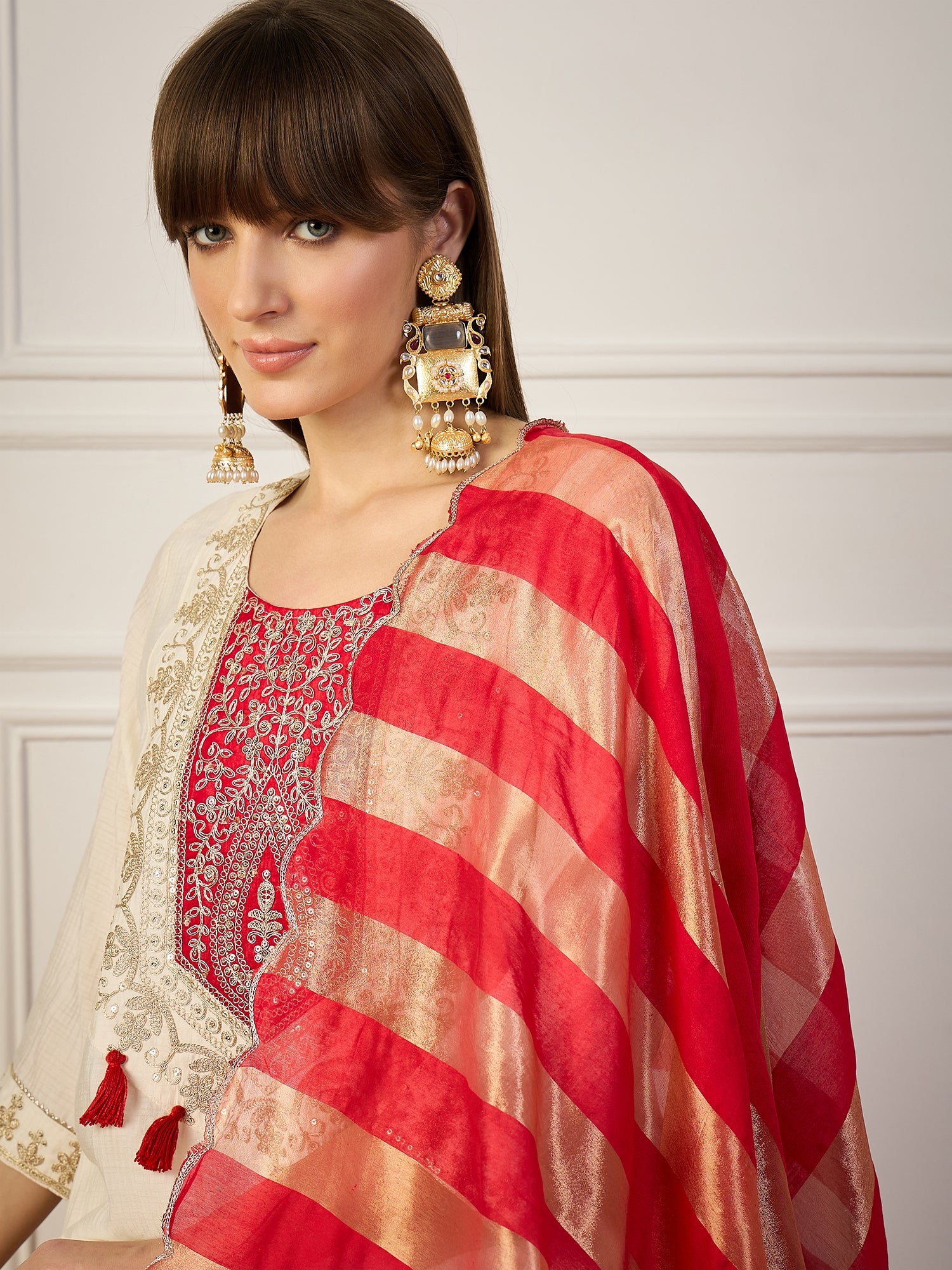 Charvi White Embroidered Silk Blend  Suit Set With Dupatta