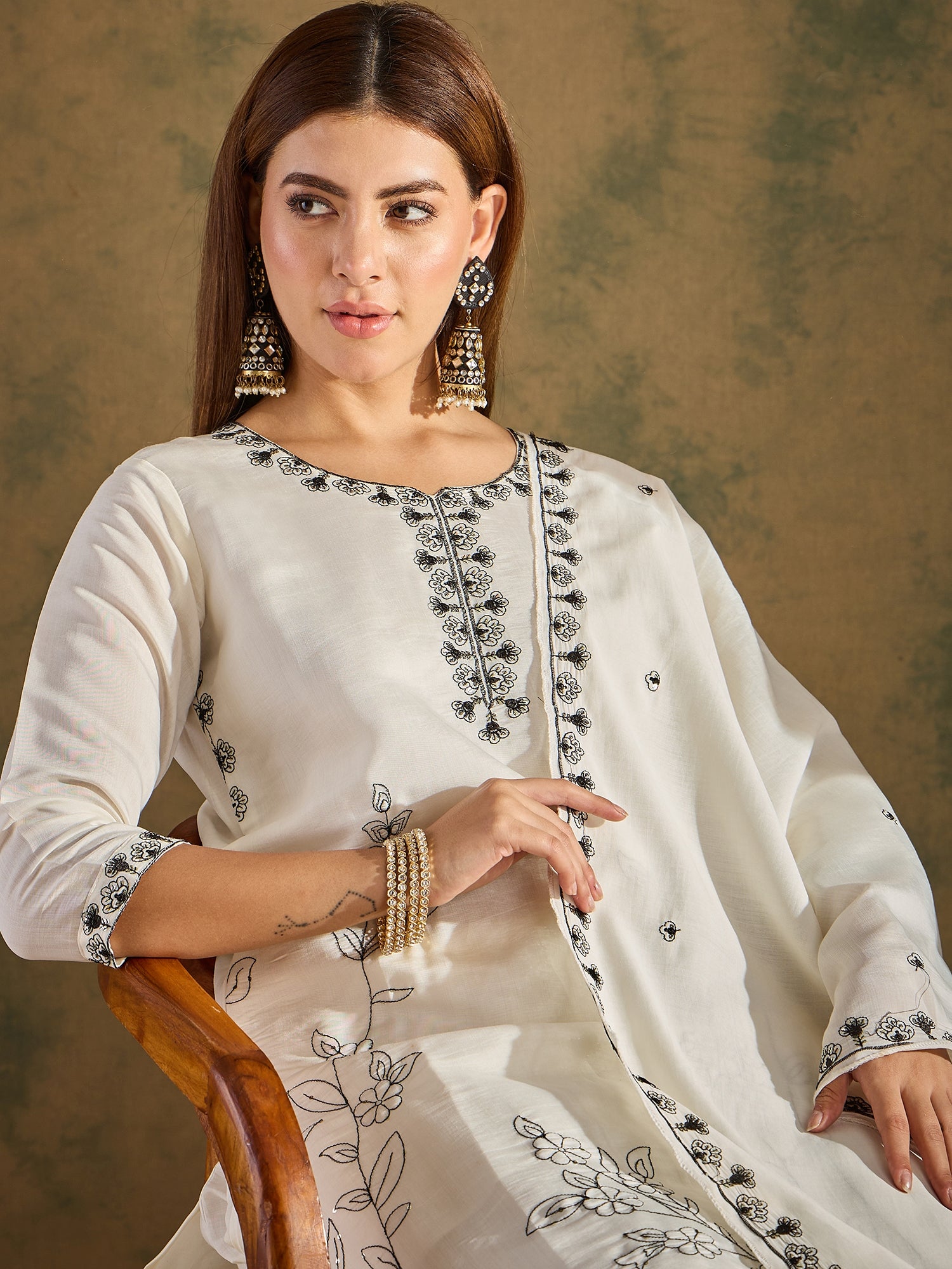 Shruta White Kurta and Pant Dupatta Sets Silk Blend Fabrics with Embroidery