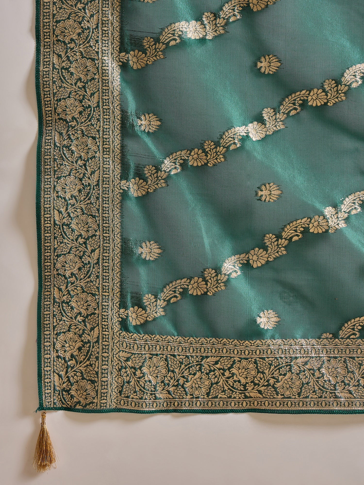 Zarika Women Kurta and Pant Dupatta Sets Viscose Rayon Fabrics with Embroidery Handwork