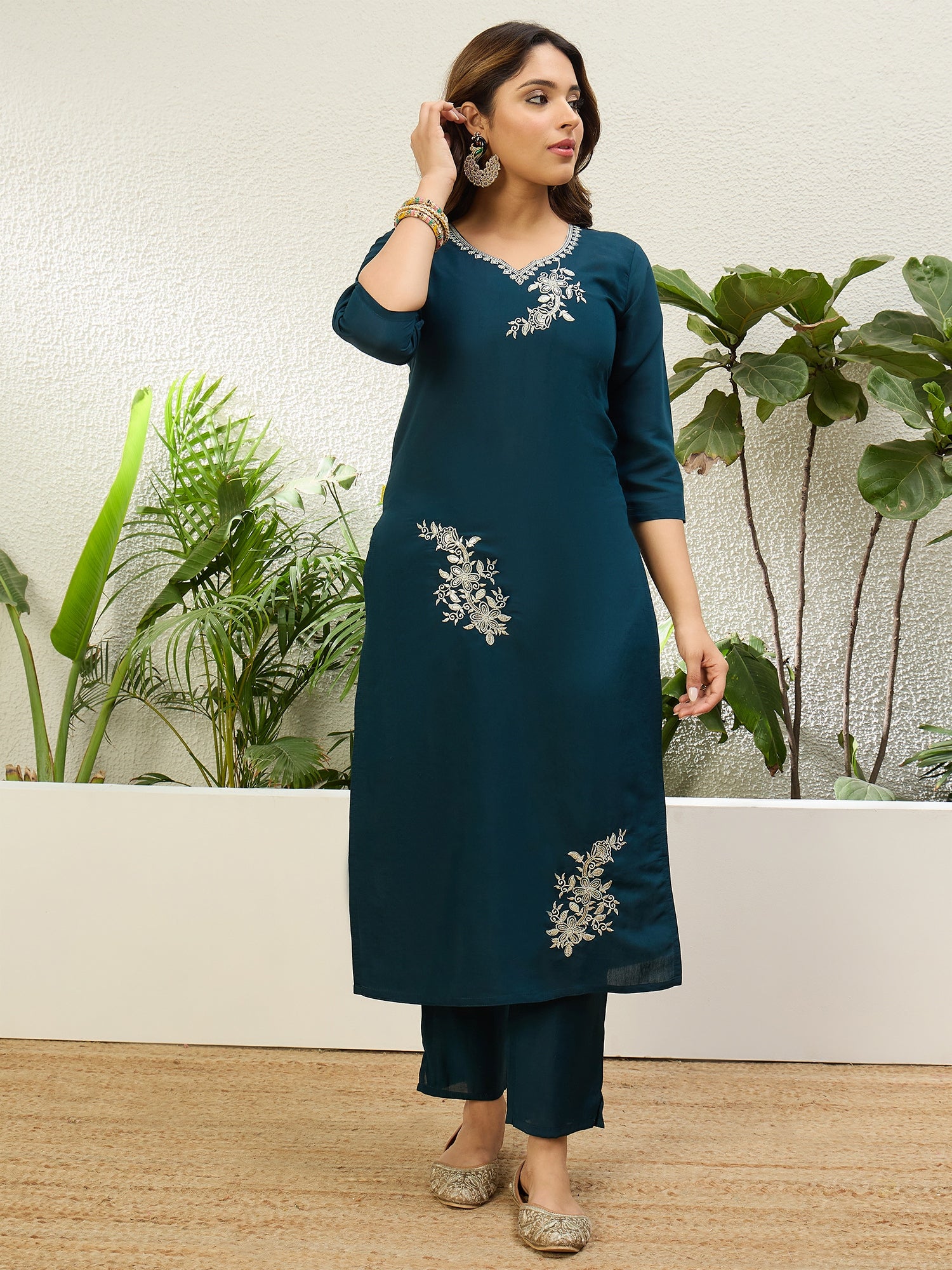 Dhanvi Women's Teal Blue Festive Embroidered Straight Kurta Set