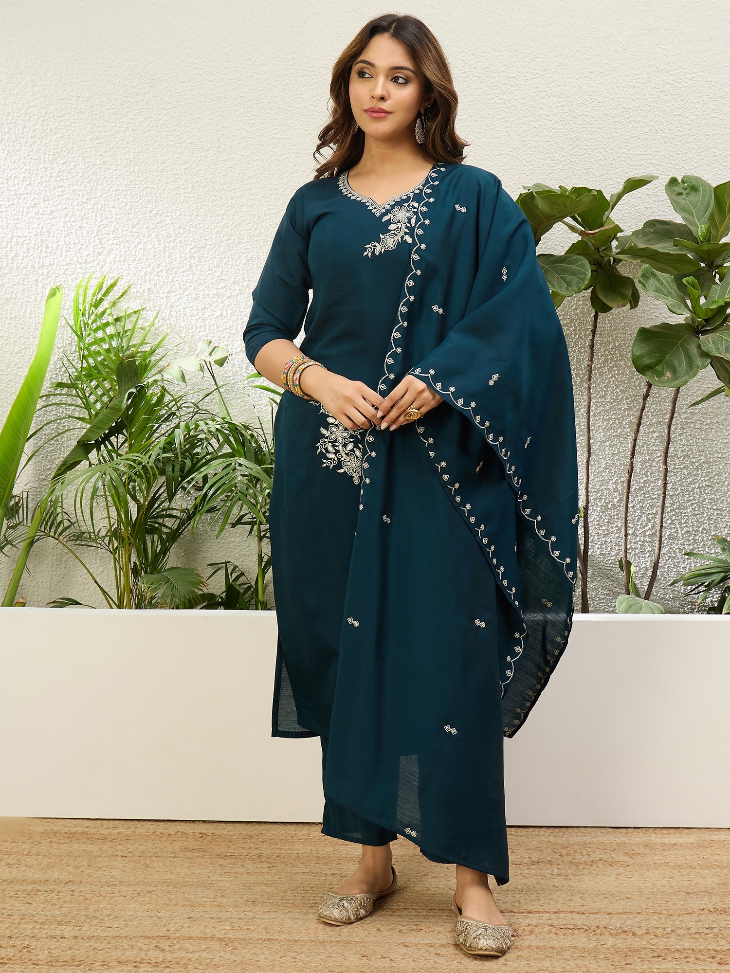 Dhanvi Women's Teal Blue Festive Embroidered Straight Kurta Set