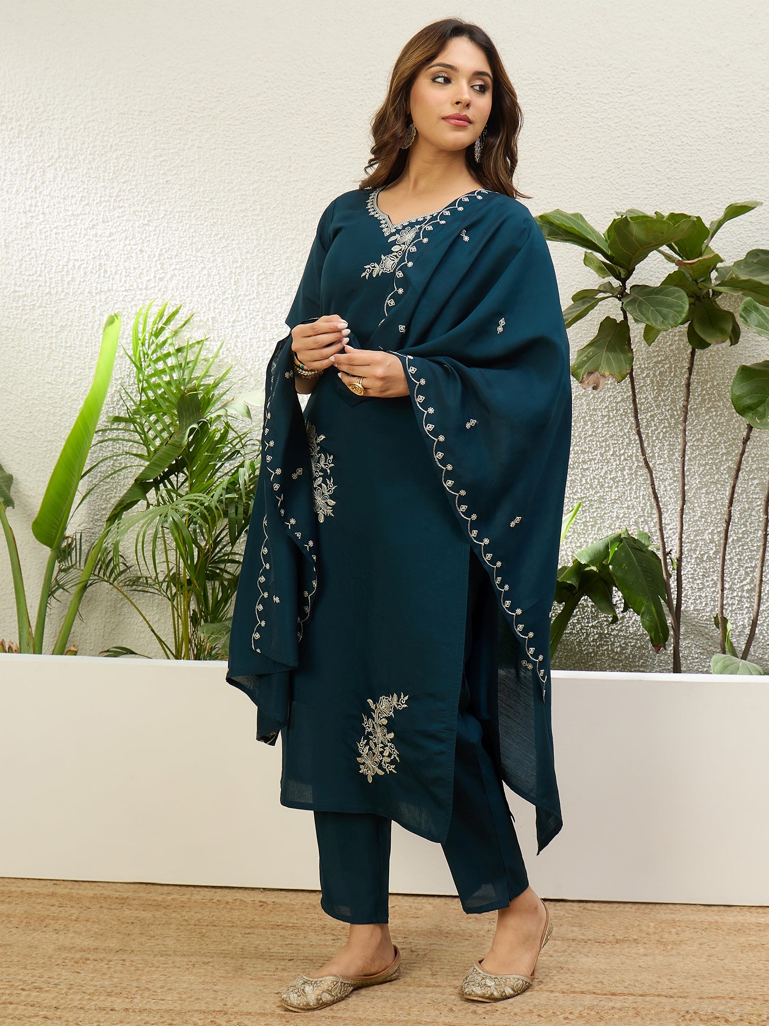 Dhanvi Women's Teal Blue Festive Embroidered Straight Kurta Set