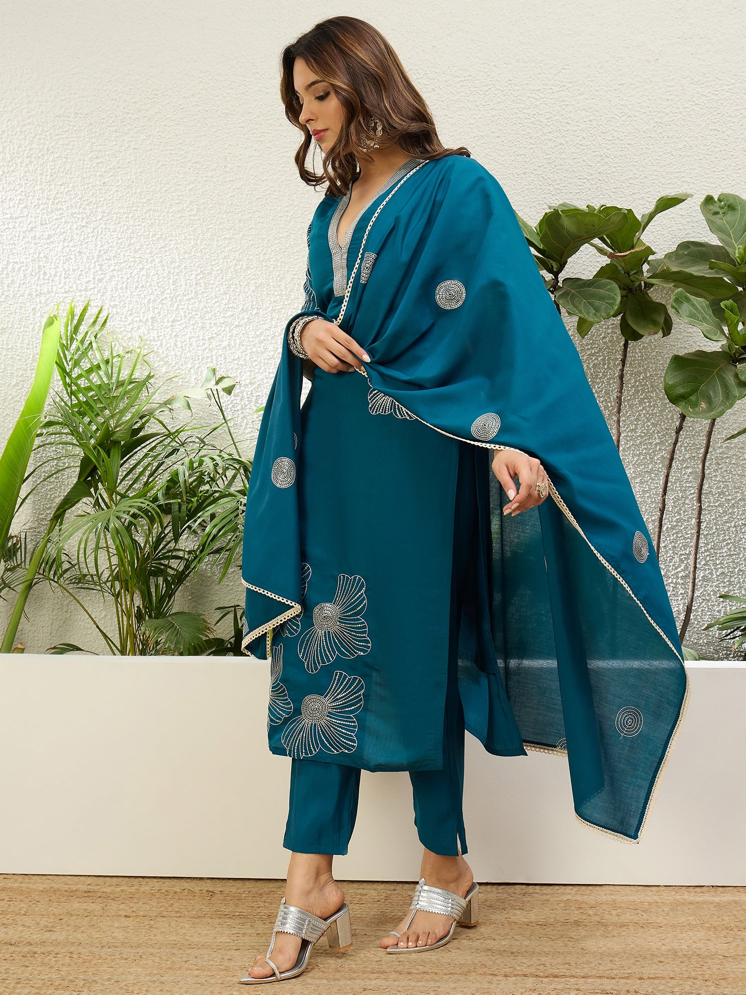 Ojaswi Women's Royal Teal Festive Embroidered Straight Kurta Set