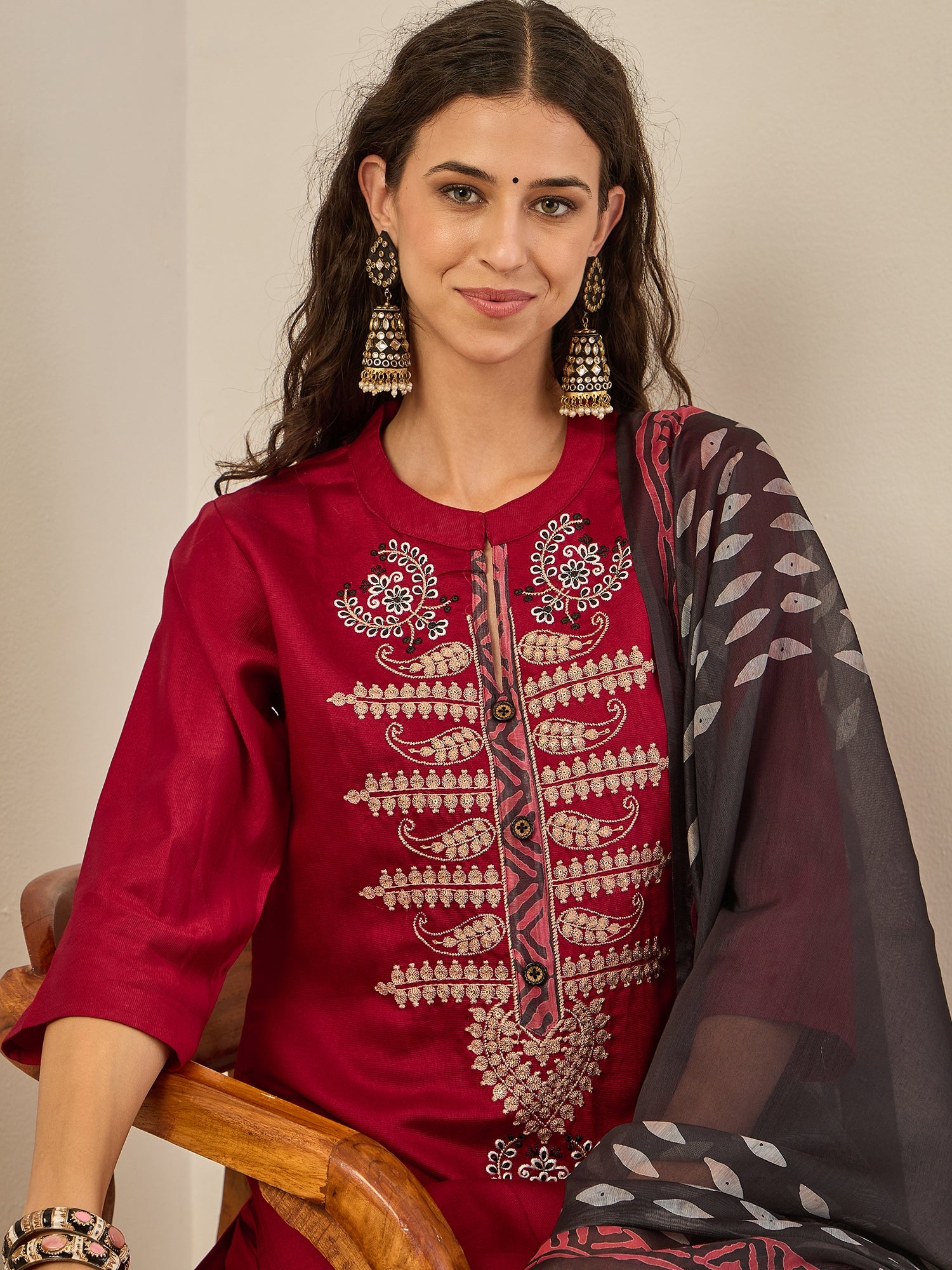 Swarnika Women's Embroidered Silk Blend Kurta Set with Dupatta – Stylish Ethnic Wear for Casual & Festive Occasions