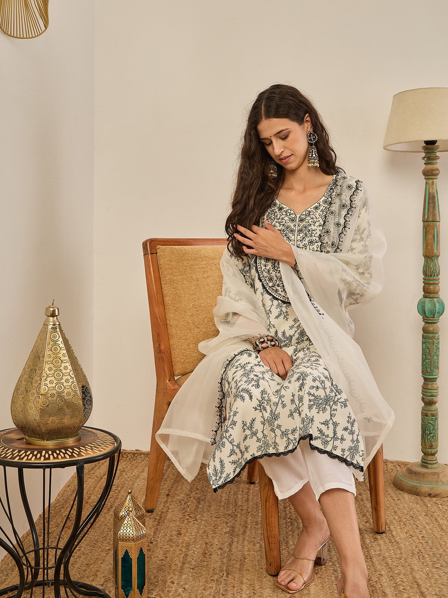 Keerthy Cream Embroidered Straight Printed Kurta Pant Set with Organza Dupatta
