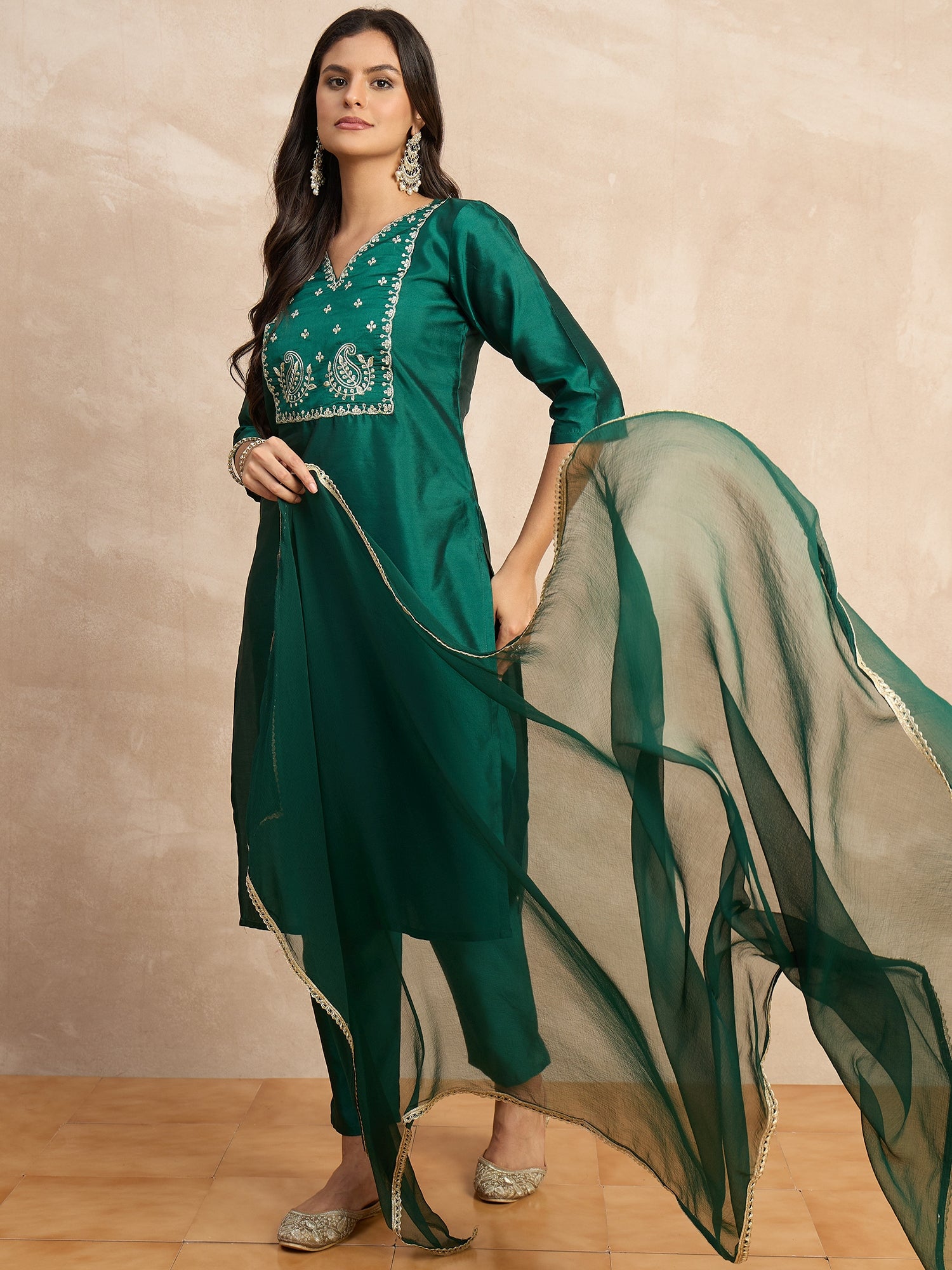 Aakar Green Women's Silk Blend Embroidery Kurta Pant Set with Dupatta