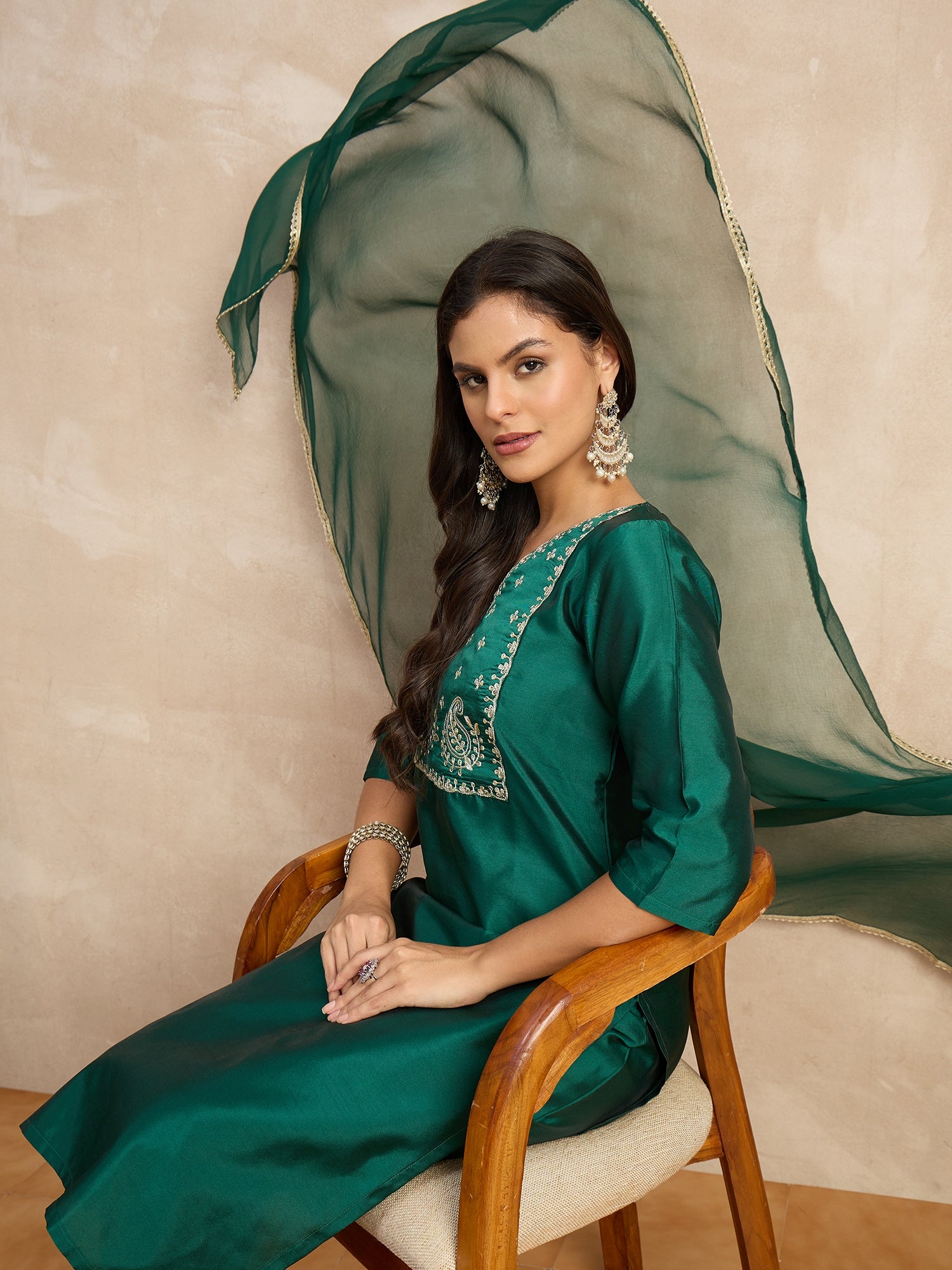 Aakar Green Women's Silk Blend Embroidery Kurta Pant Set with Dupatta